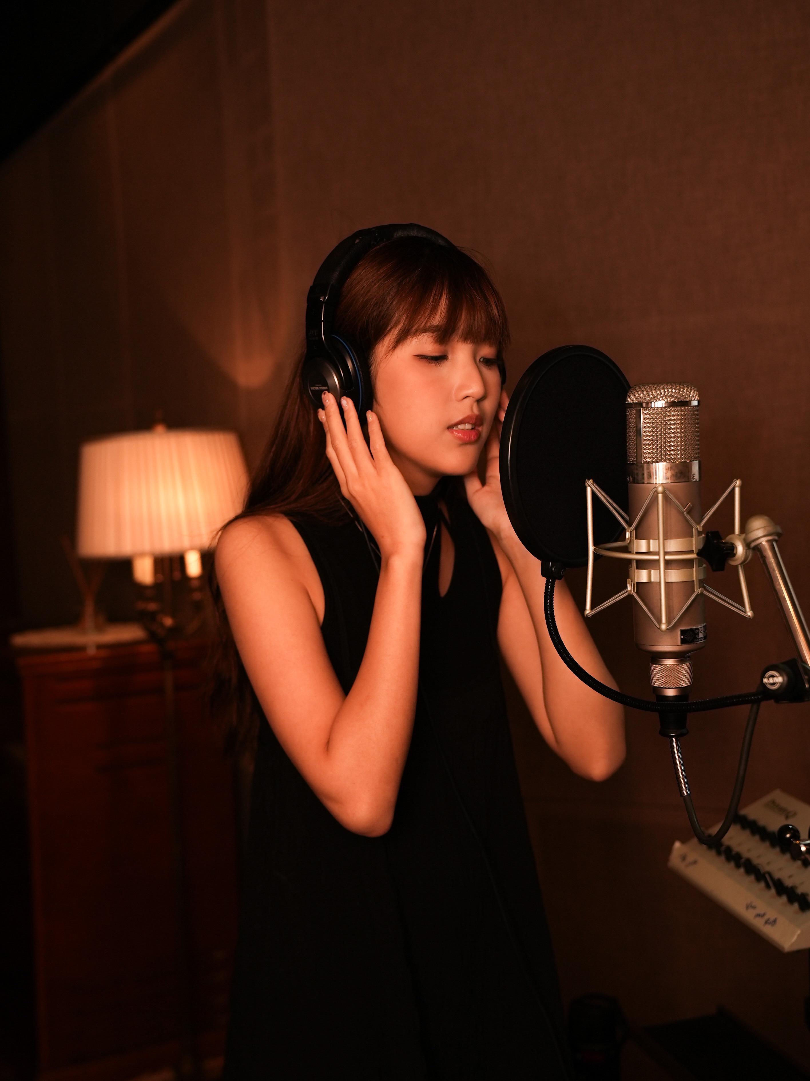 "Flame in a Flash - A Tour of AVON Recording Studios" is one of the featured programmes of the Hong Kong Pop Culture Festival 2024. Photo shows a tour participant in action during her recording session.
