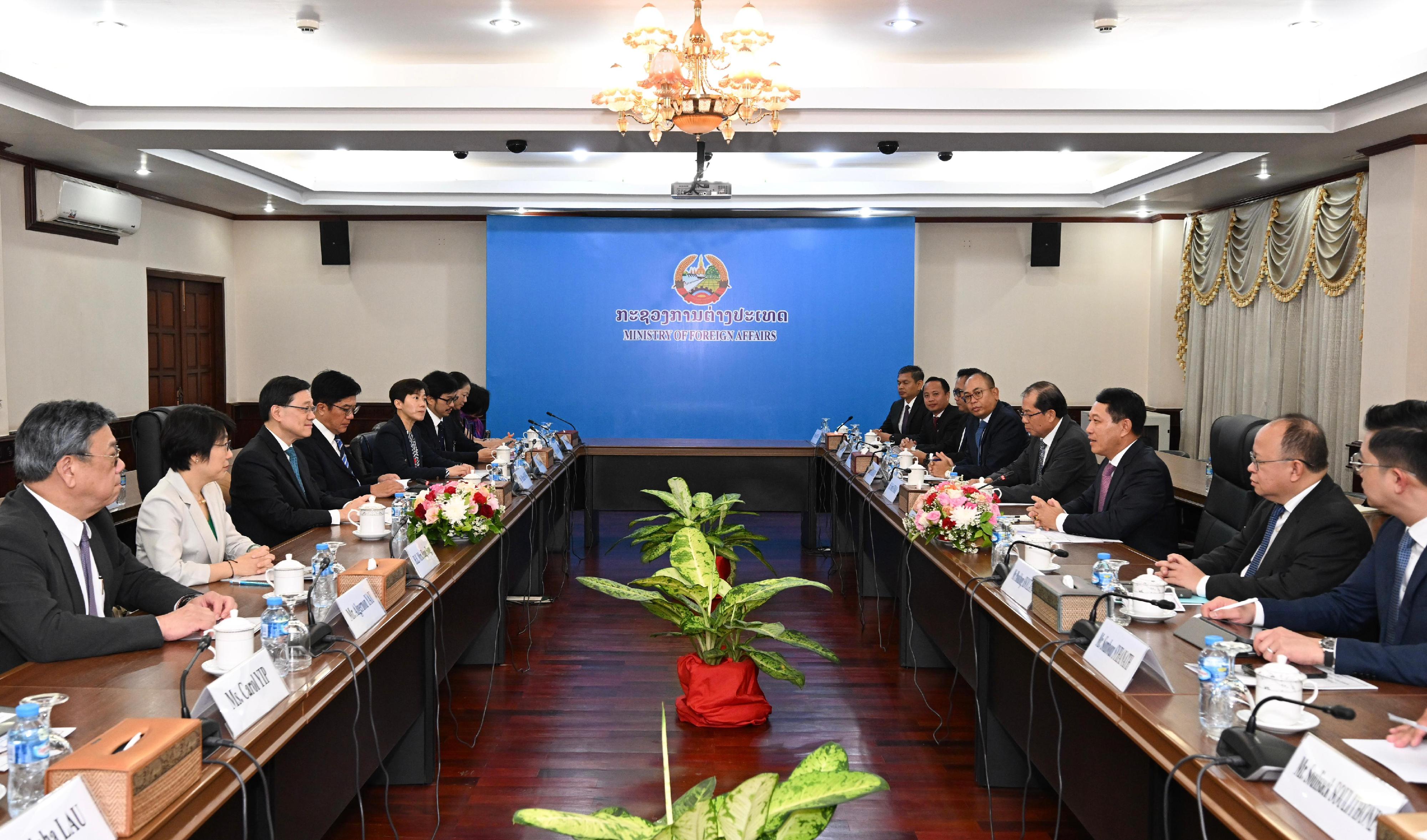 The Chief Executive, Mr John Lee, today (July 29) led a Hong Kong Special Administrative Region delegation to continue their visit in Vientiane, the capital of Laos. Photo shows Mr Lee (third left) meeting with the Deputy Prime Minister and Minister of Foreign Affairs of the Lao People's Democratic Republic, Mr Saleumxay Kommasith (third right). Also present are the Deputy Financial Secretary, Mr Michael Wong (fourth left), and the Secretary for Commerce and Economic Development, Mr Algernon Yau (first left).