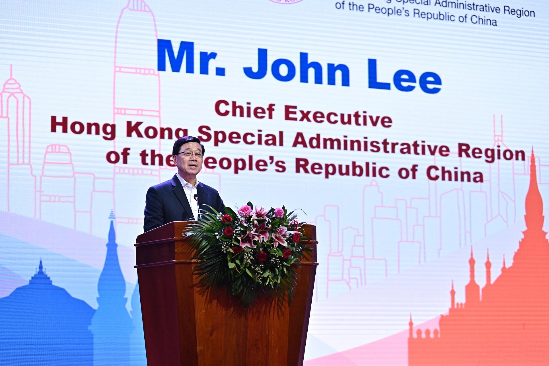 The Chief Executive, Mr John Lee, today (July 29) led a Hong Kong Special Administrative Region delegation to continue their visit in Vientiane, the capital of Laos. Photo shows Mr Lee speaking at the business dinner co-hosted by the Hong Kong Economic and Trade Office in Singapore and the Lao Chinese Chamber of Commerce.