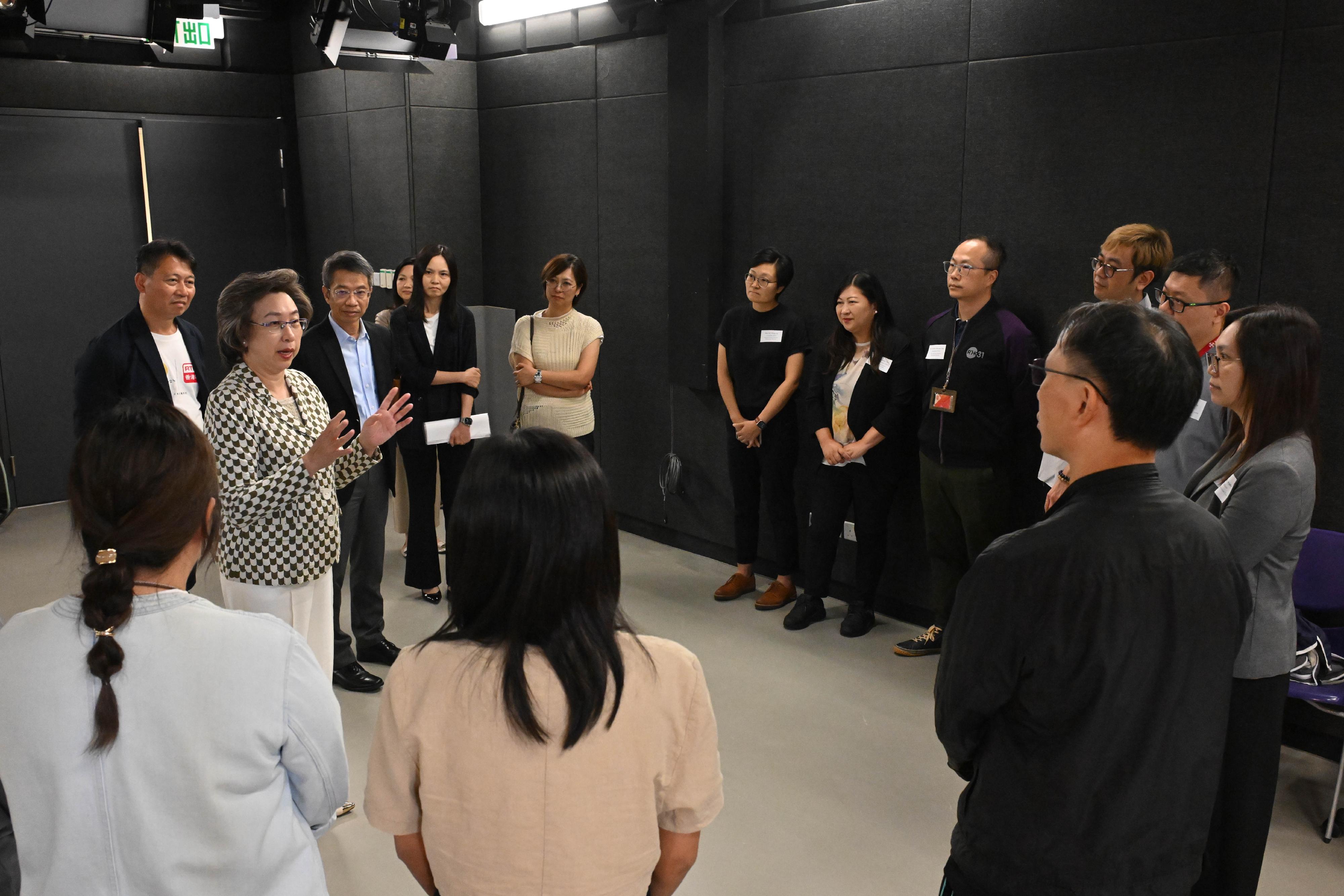 The Secretary for the Civil Service, Mrs Ingrid Yeung, today (July 30) visited the Artificial Intelligence Laboratory and the new studios of Radio Television Hong Kong in Kwun Tong to see the department's new directions in the use of technology in television production. Photo shows Mrs Yeung (back row, second left) meeting with staff representatives of the department to hear their concerns and views. Looking on are the Permanent Secretary for the Civil Service, Mr Clement Leung (back row, third left); the Director of Broadcasting, Mr Eddie Cheung (back row, first left); and the Deputy Director of Broadcasting, Ms Christine Wai (back row, fourth left).