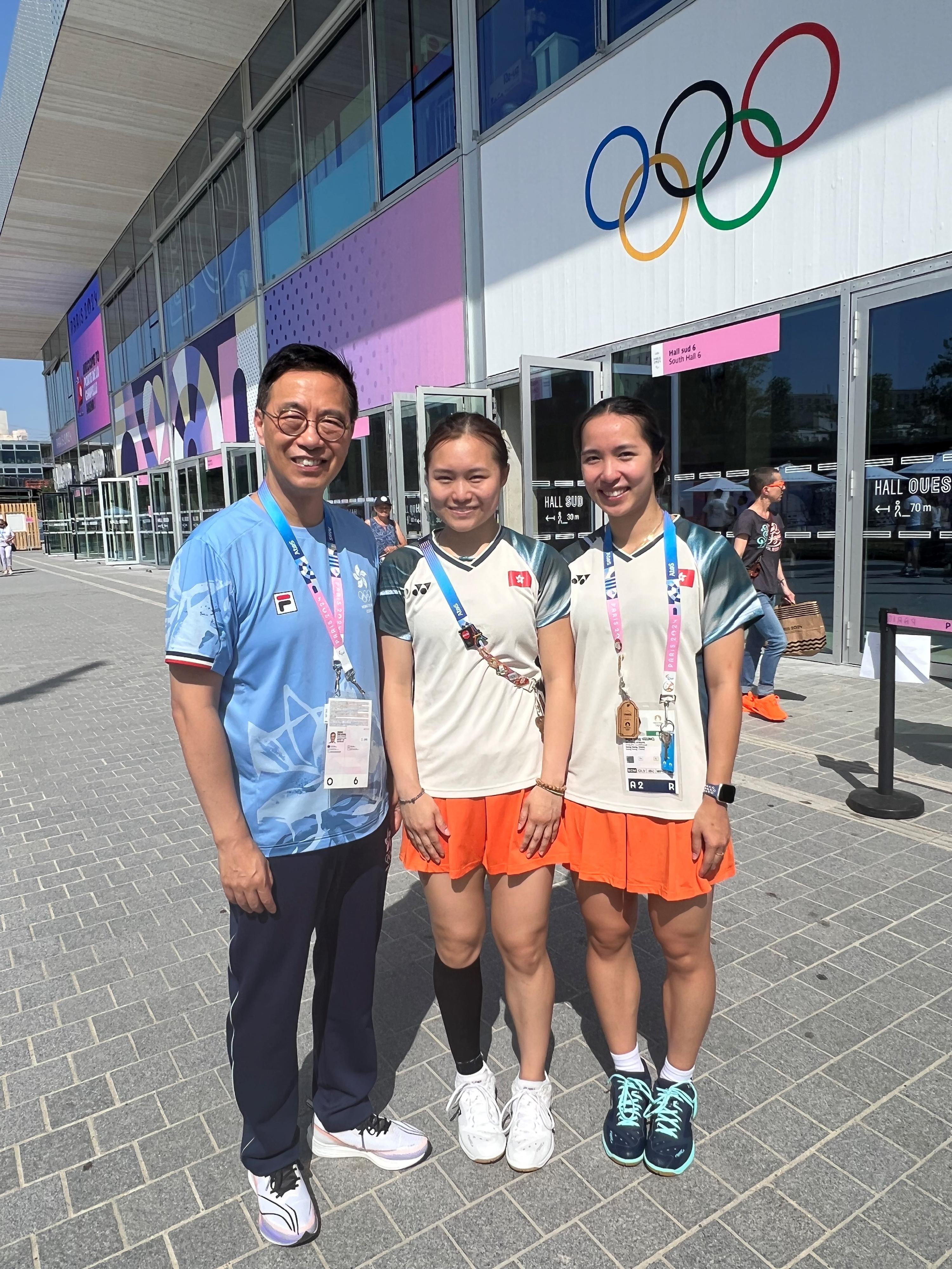 The Secretary for Culture, Sports and Tourism, Mr Kevin Yeung, watched in Paris today (July 30, Paris time) badminton women's doubles matches of the 2024 Paris Olympic Games. Photo shows Mr Yeung (left) and Hong Kong badminton athletes Yeung Nga-ting (right) and Yeung Pui-lam (centre).