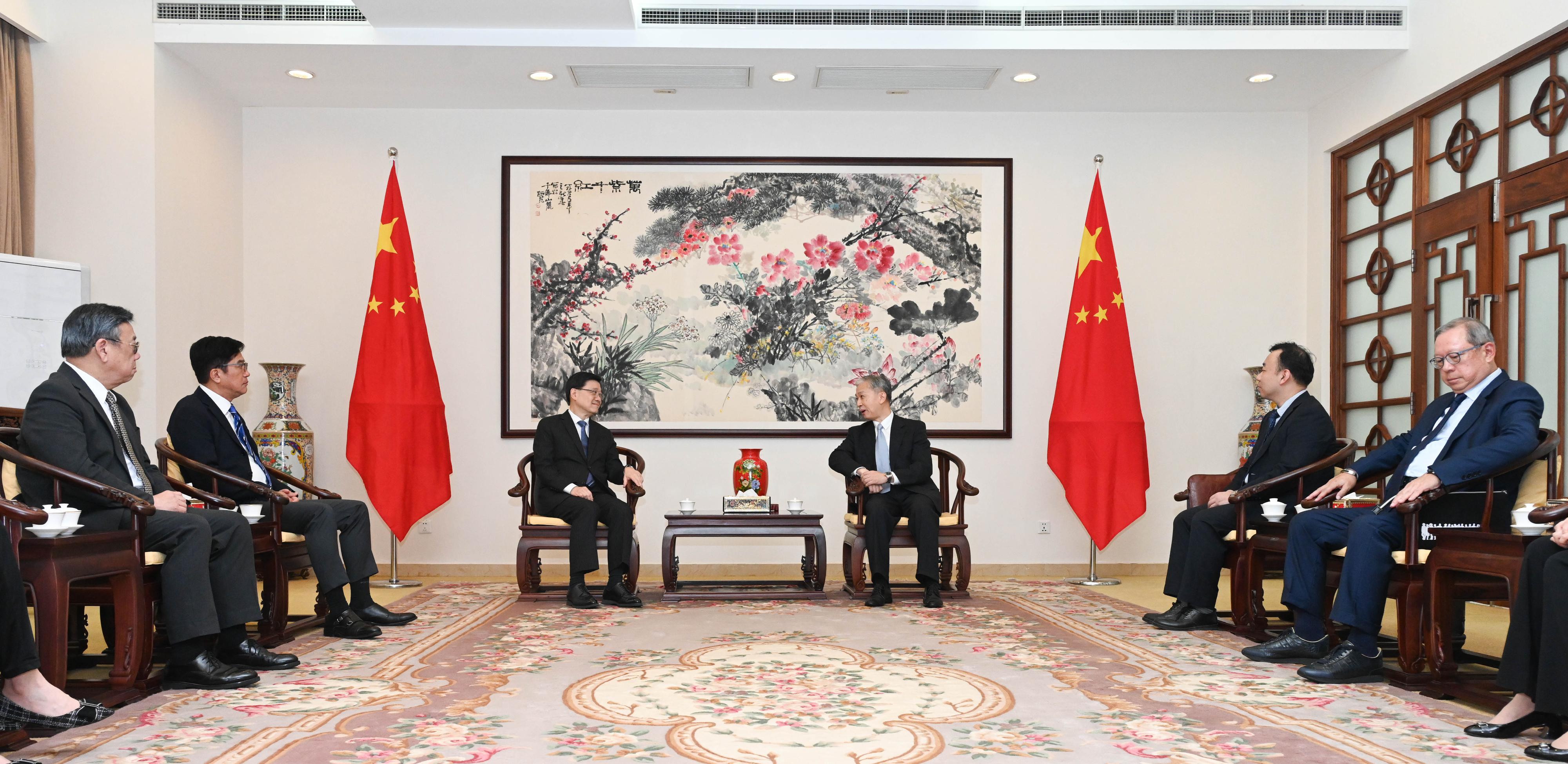 The Chief Executive, Mr John Lee (third left), meets with the Ambassador Extraordinary and Plenipotentiary of the People's Republic of China to the Kingdom of Cambodia, Mr Wang Wenbin (third right), in Cambodia today (July 30). Also present were the Deputy Financial Secretary, Mr Michael Wong (second left), and the Secretary for Commerce and Economic Development, Mr Algernon Yau (first left).