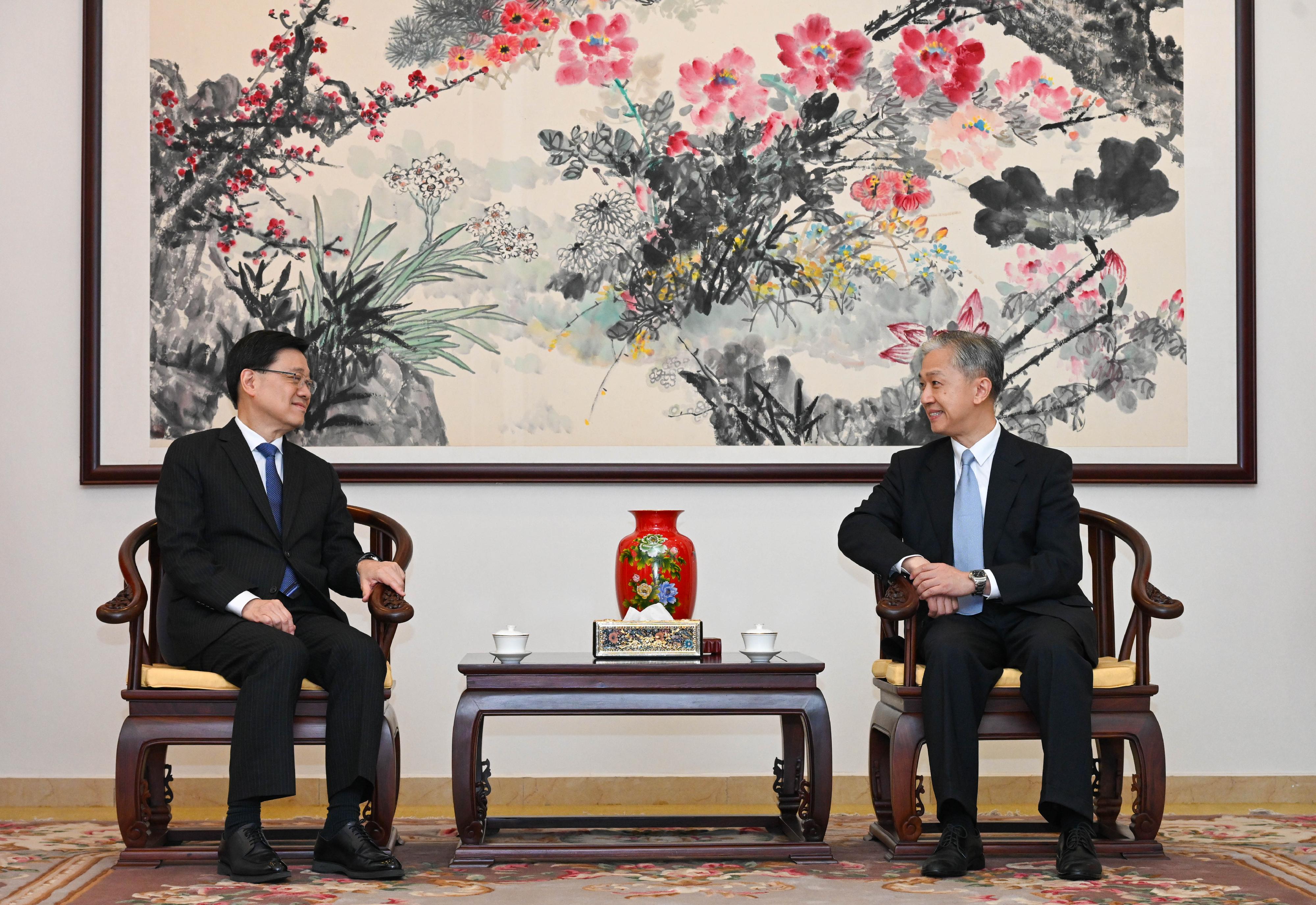 The Chief Executive, Mr John Lee (left), meets with the Ambassador Extraordinary and Plenipotentiary of the People's Republic of China to the Kingdom of Cambodia, Mr Wang Wenbin (right), in Cambodia today (July 30).