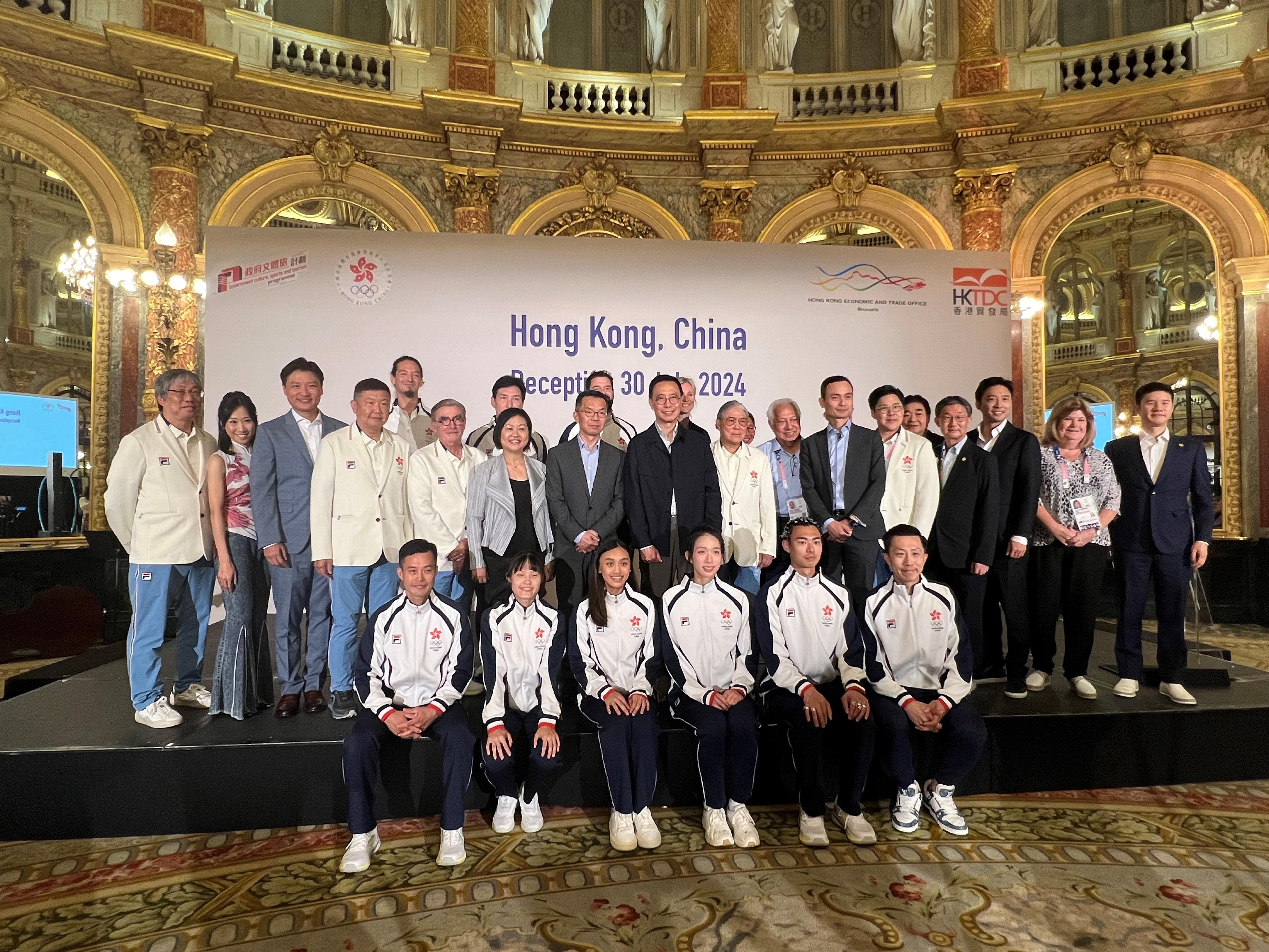 The Secretary for Culture, Sports and Tourism, Mr Kevin Yeung (second row, eighth left), attended Hong Kong, China Night today (July 30, Paris time) and was pictured with representatives of the sports sector. 