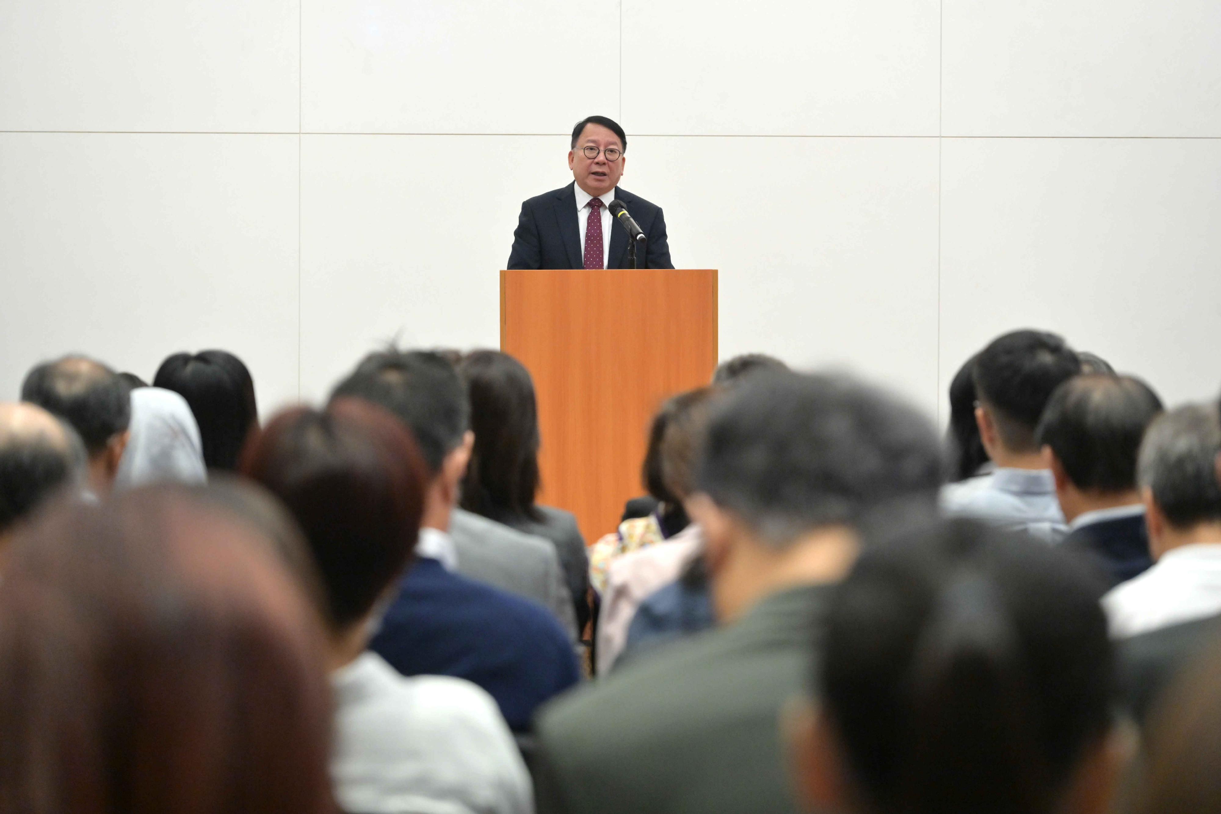 The Home and Youth Affairs Bureau held the second training on district governance for the seventh-term District Councils at the Central Government Offices today (July 31). Photo shows the Chief Secretary for Administration, Mr Chan Kwok-ki, delivering remarks at a training session.