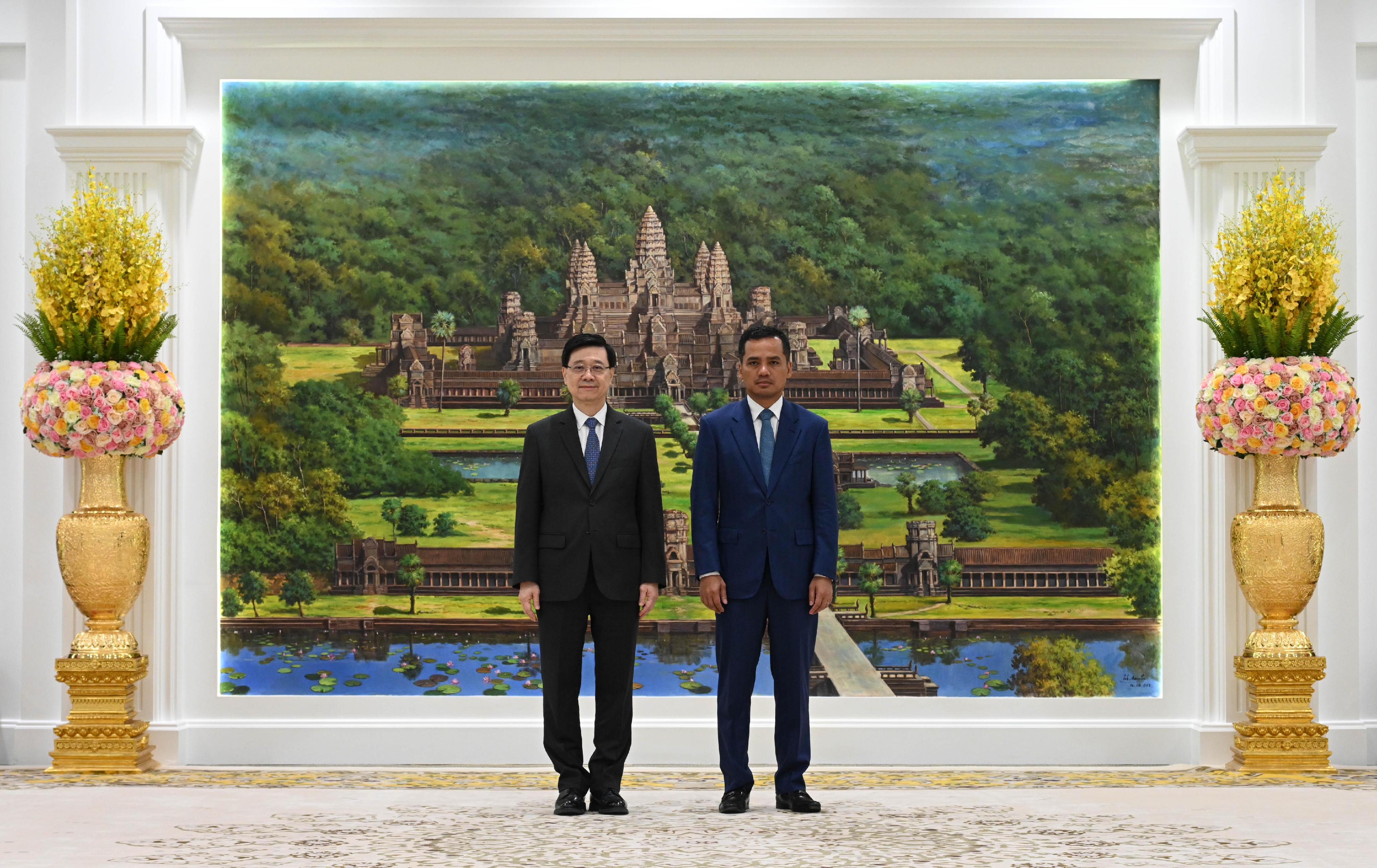 The Chief Executive, Mr John Lee (left), meets with the Deputy Prime Minister and Minister of Interior of Cambodia, Mr Sar Sokha (right), in Cambodia today (July 31).