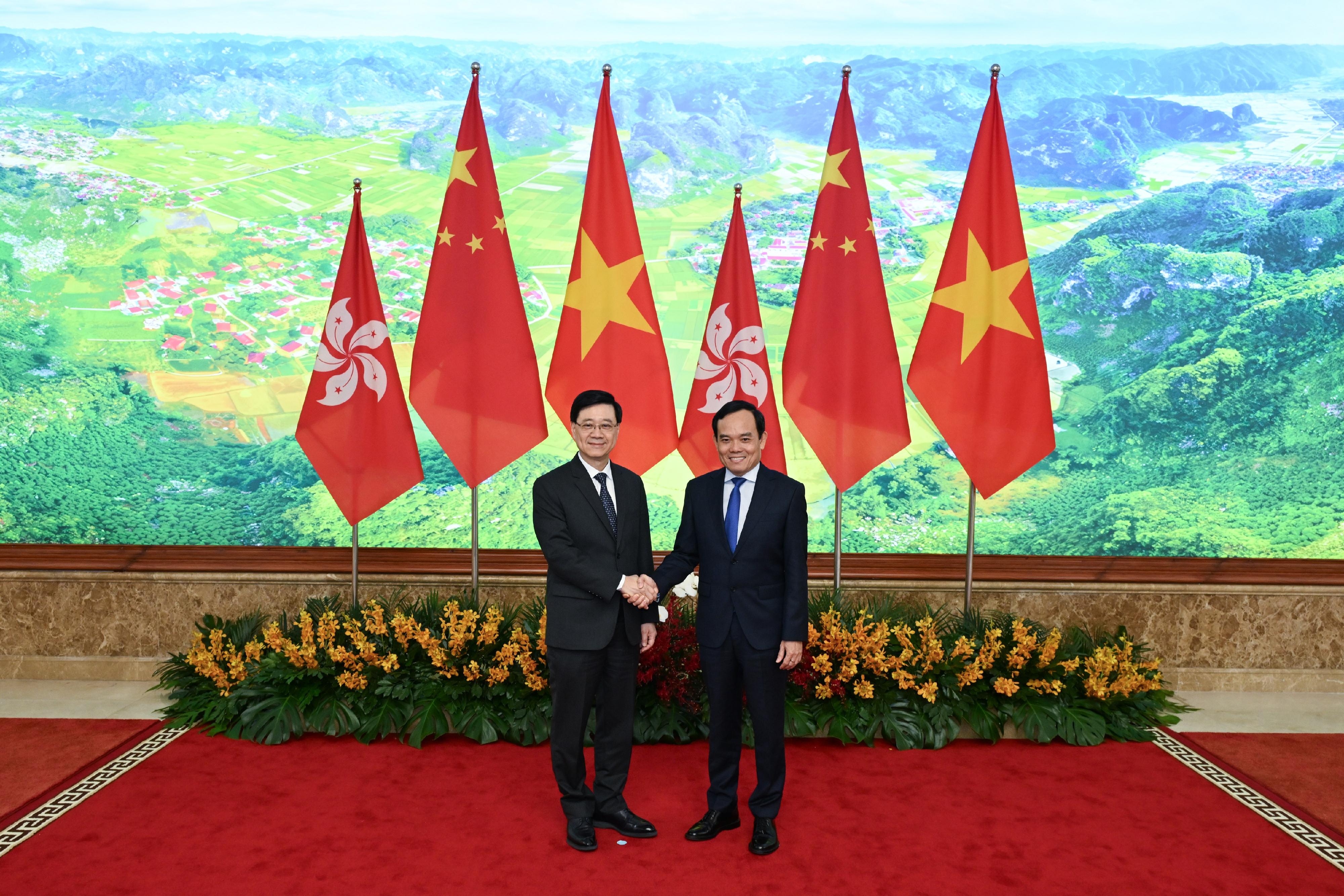 The Chief Executive, Mr John Lee, led a Hong Kong Special Administrative Region delegation to Hanoi, Vietnam, and continued his visit programme there today (August 1). Photo shows Mr Lee (left) and Deputy Prime Minister of Vietnam Mr Tran Luu Quang (right).