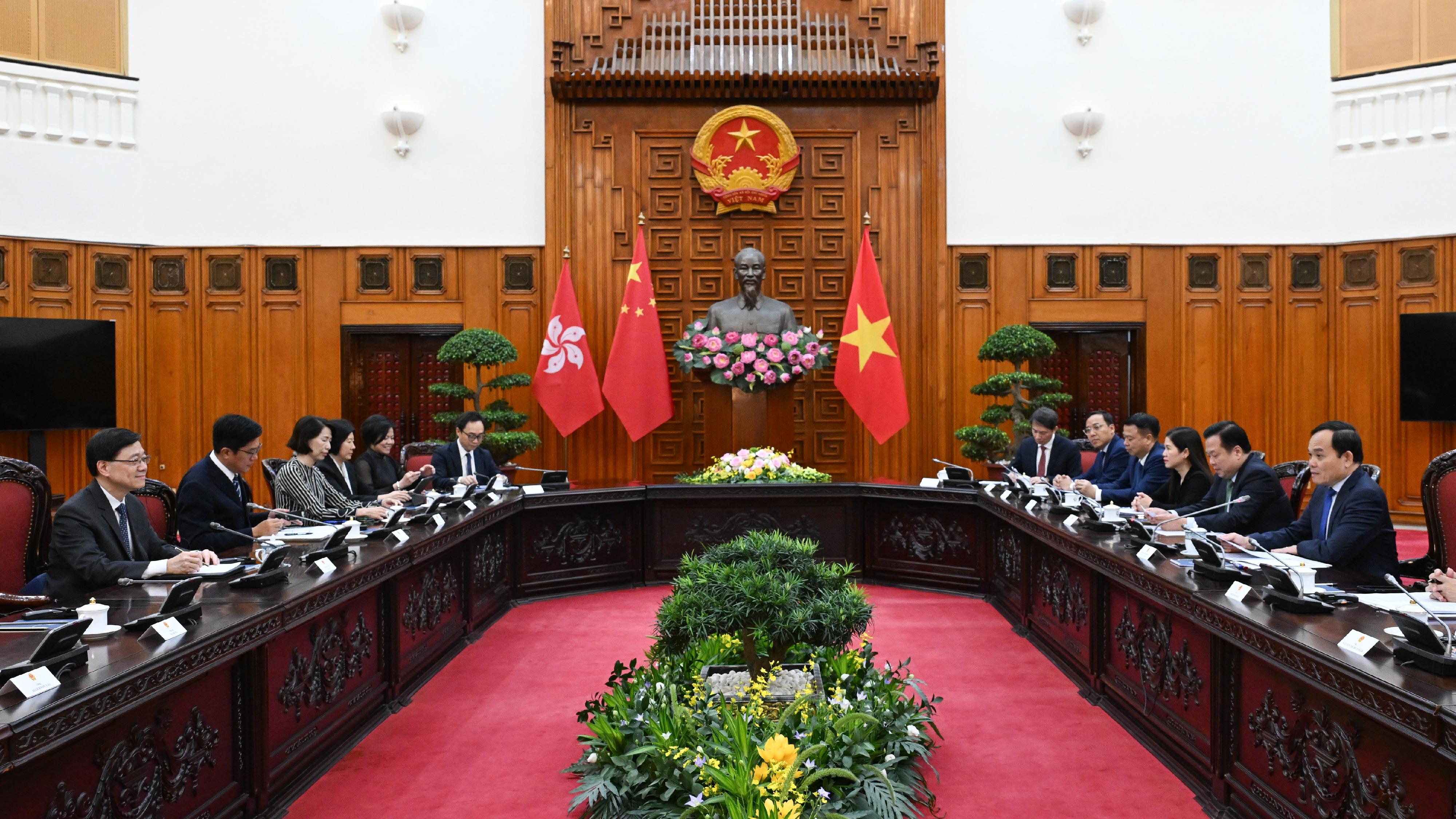 The Chief Executive, Mr John Lee, led a Hong Kong Special Administrative Region delegation to Hanoi, Vietnam, and continued his visit programme there today (August 1). Photo shows Mr Lee (first left) meeting with Deputy Prime Minister of Vietnam Mr Tran Luu Quang (first right). Also present were the Deputy Financial Secretary, Mr Michael Wong (second left) and other government officials.