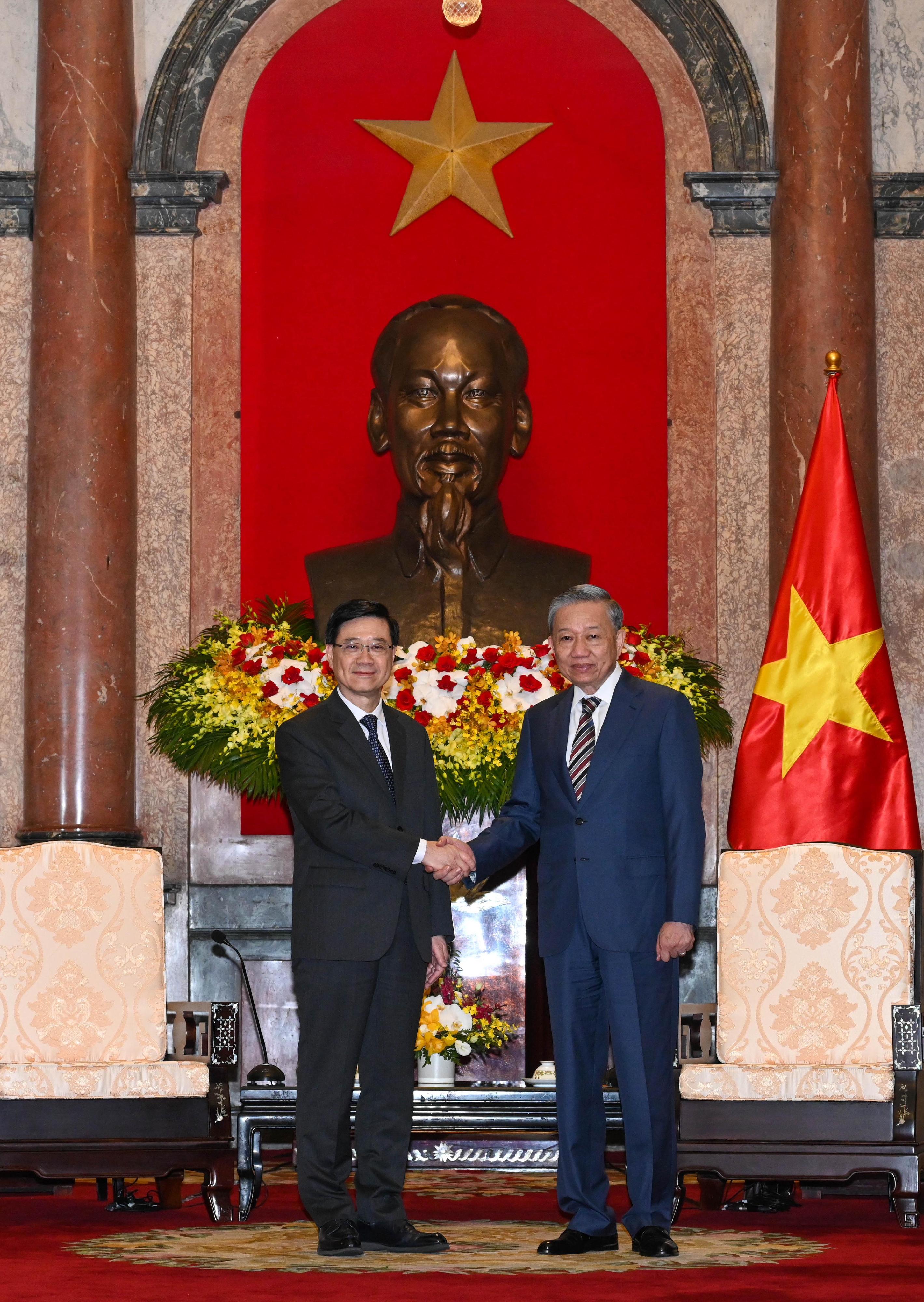 The Chief Executive, Mr John Lee, led a Hong Kong Special Administrative Regiont delegation to Hanoi, Vietnam, and continued his visit programme there today (August 1). Photo shows Mr Lee (left) with the President of Vietnam, Mr To Lam (right).