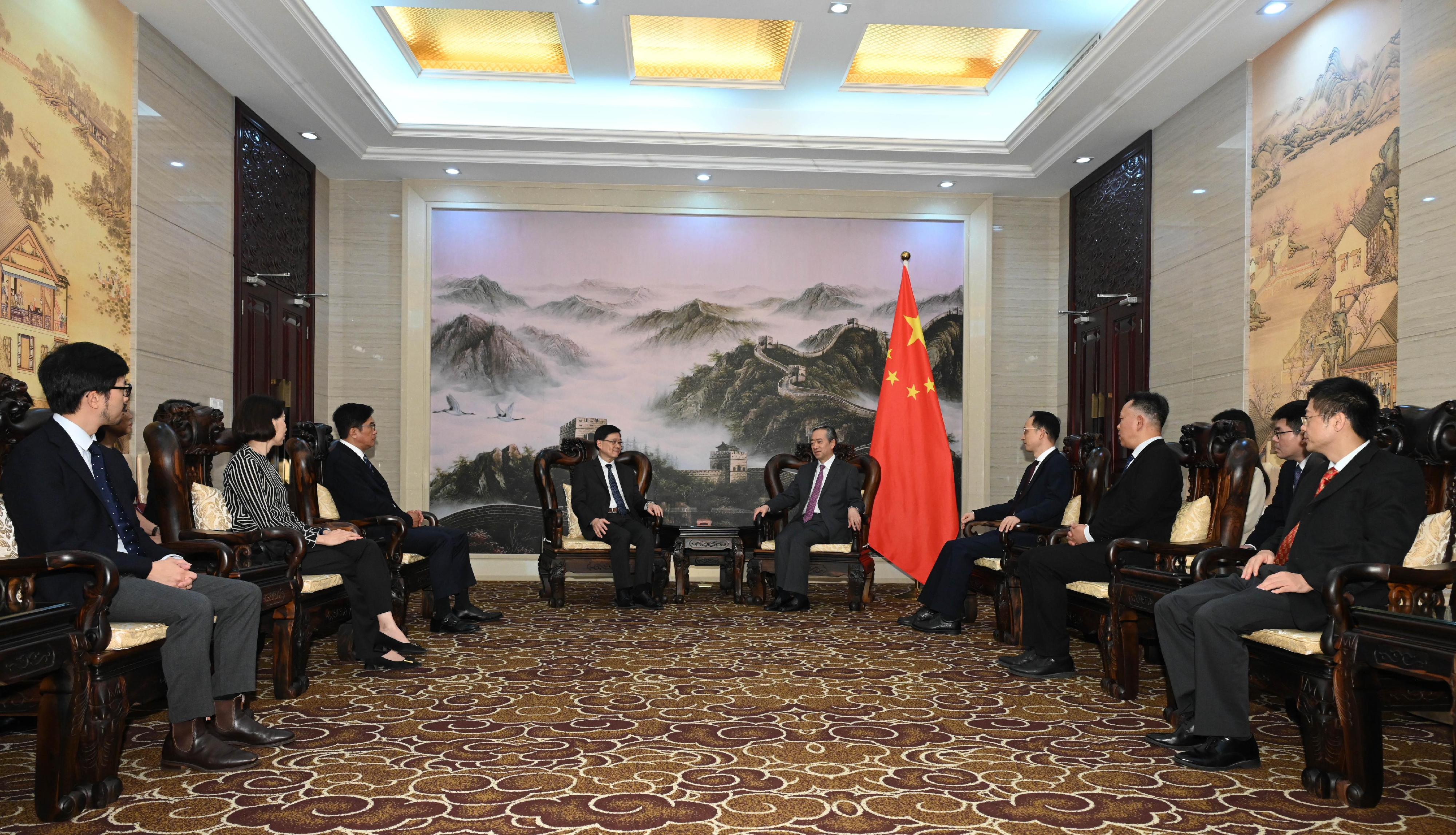 The Chief Executive, Mr John Lee (fourth left), meets with the Ambassador Extraordinary and Plenipotentiary of the People's Republic of China to the Socialist Republic of Vietnam, Mr Xiong Bo (fourth right), in Hanoi, Vietnam today (August 1). Also present is the Deputy Financial Secretary, Mr Michael Wong (third left).