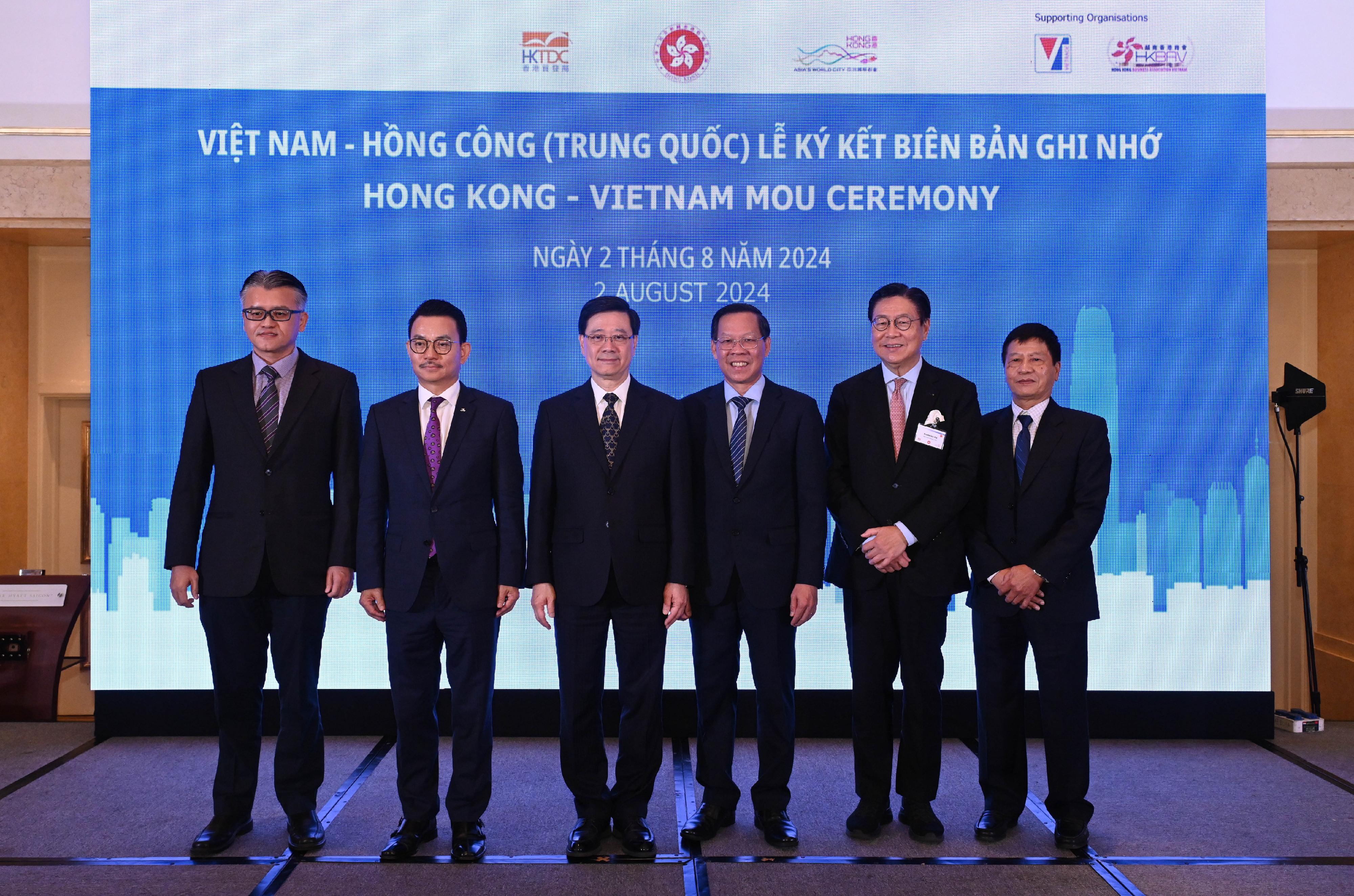 The Chief Executive, Mr John Lee, led a Hong Kong Special Administrative Region delegation to Ho Chi Minh City, Vietnam and continued his last day visit programme in three member states of the Association of Southeast Asian Nations today (August 2). Photo shows Mr Lee (third left) and the Chairman of the People's Committee of Ho Chi Minh City, Mr Phan Van Mai (third right), with the memorandum of understanding signatories from Hong Kong and Vietnam.