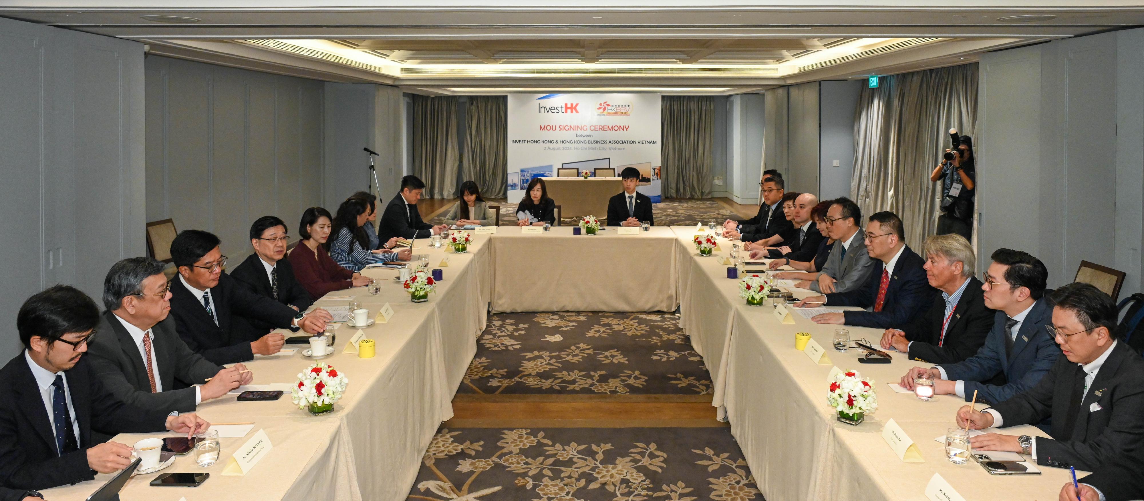 The Chief Executive, Mr John Lee, led a Hong Kong Special Administrative Region delegation to Ho Chi Minh City, Vietnam, and continued his last-day visit programme to three member states of the Association of Southeast Asian Nations today (August 2). Photo shows (from second left) the Secretary for Commerce and Economic Development, Mr Algernon Yau; the Deputy Financial Secretary, Mr Michael Wong; Mr Lee; and the delegation members meeting with representatives of the Hong Kong Business Association Vietnam.