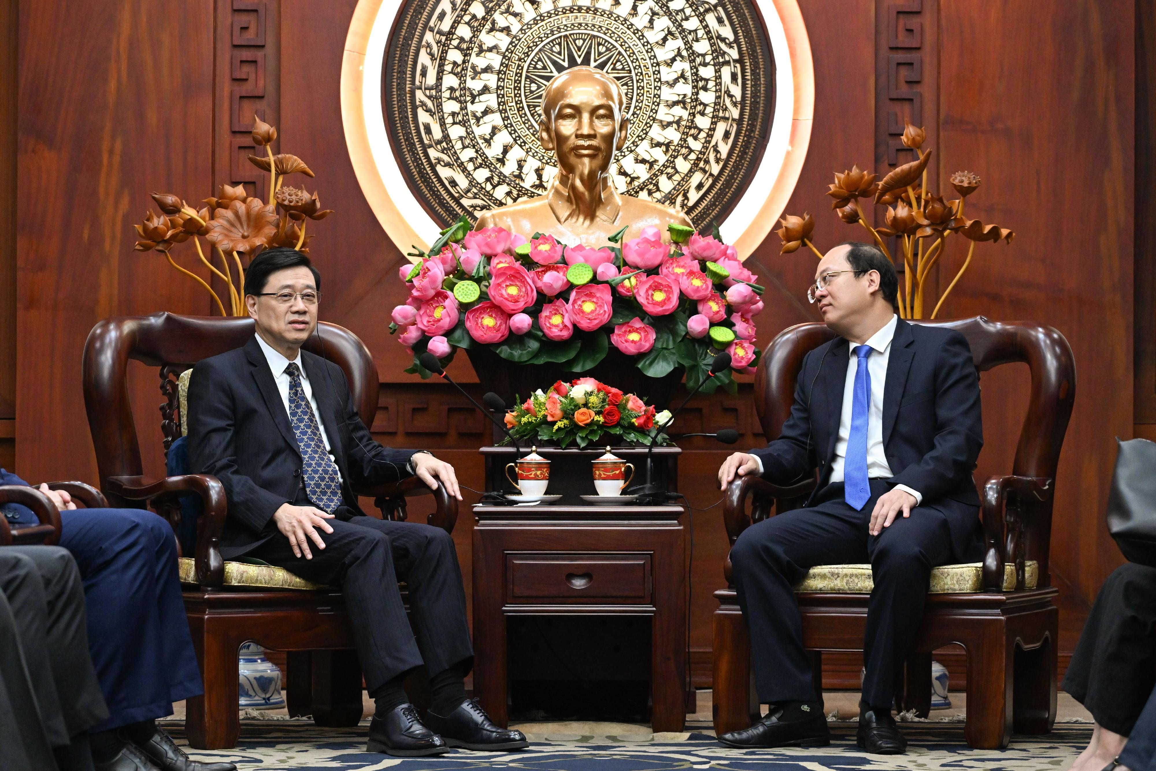 The Chief Executive, Mr John Lee, led a Hong Kong Special Administrative Region delegation to Ho Chi Minh City, Vietnam, as he continued the last day of his visit programme to three member states of the Association of Southeast Asian Nations today (August 2). Photo shows Mr Lee (left) meeting with the Deputy Secretary of the Ho Chi Minh City Party Committee, Mr Nguyen Ho Hai (right).