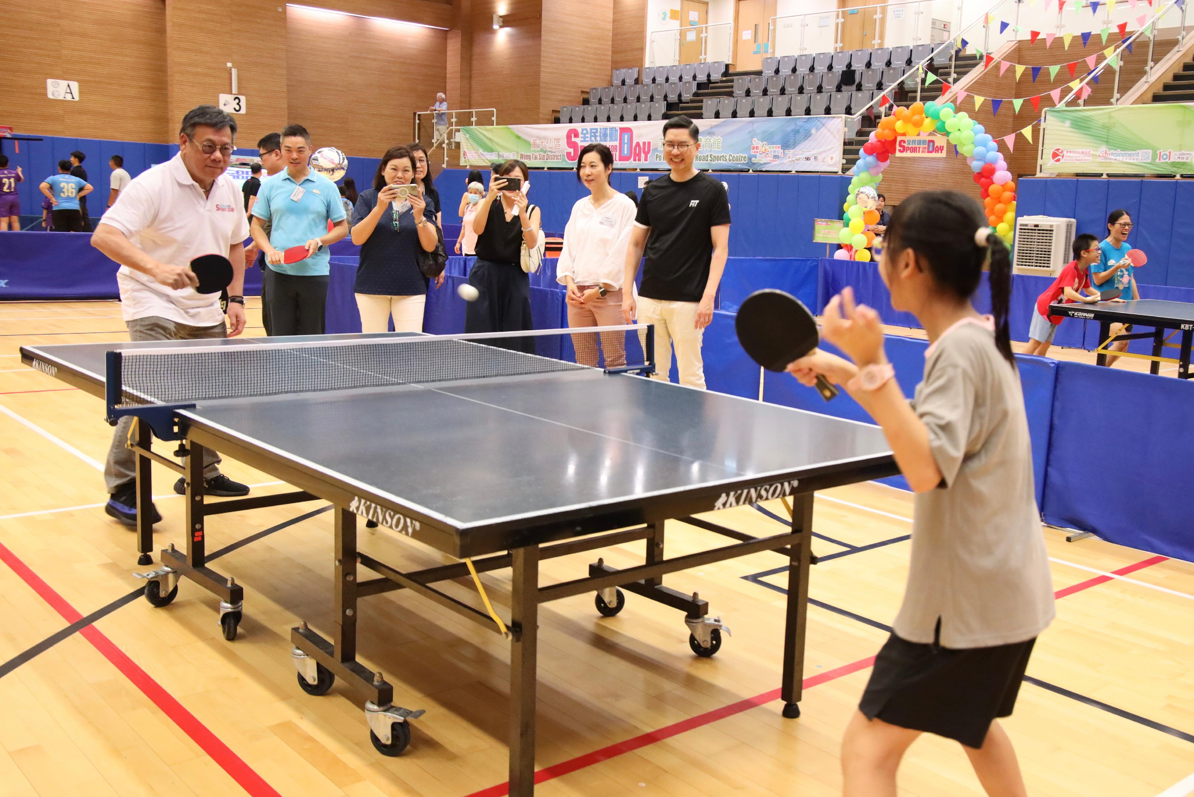 The Secretary for Commerce and Economic Development, Mr Algernon Yau, participated in the Sport For All Day 2024 activities organised by the Leisure and Cultural Services Department at the Po Kong Village Road Sports Centre today (August 4) to encourage the public to engage in regular sports and physical activities. Photo shows Mr Yau (first left) joining the public for table tennis play-in activities.