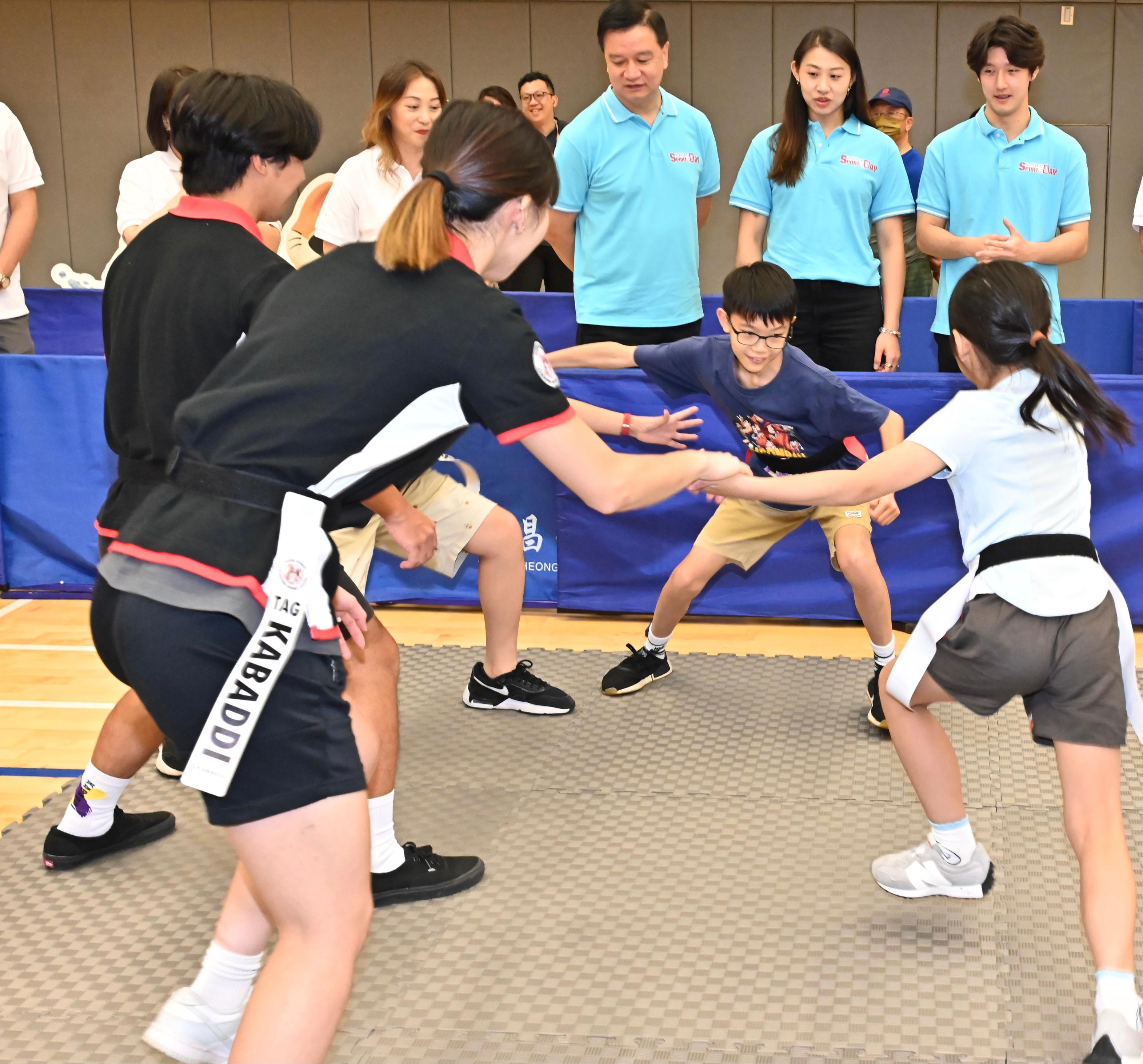 The Sport For All Day 2024 was held by the Leisure and Cultural Services Department today (August 4) with free recreation and sports programmes at designated sports centres in 18 districts for the public to join. Photo shows members of the public taking part in the new sport Kabaddi participation activity.