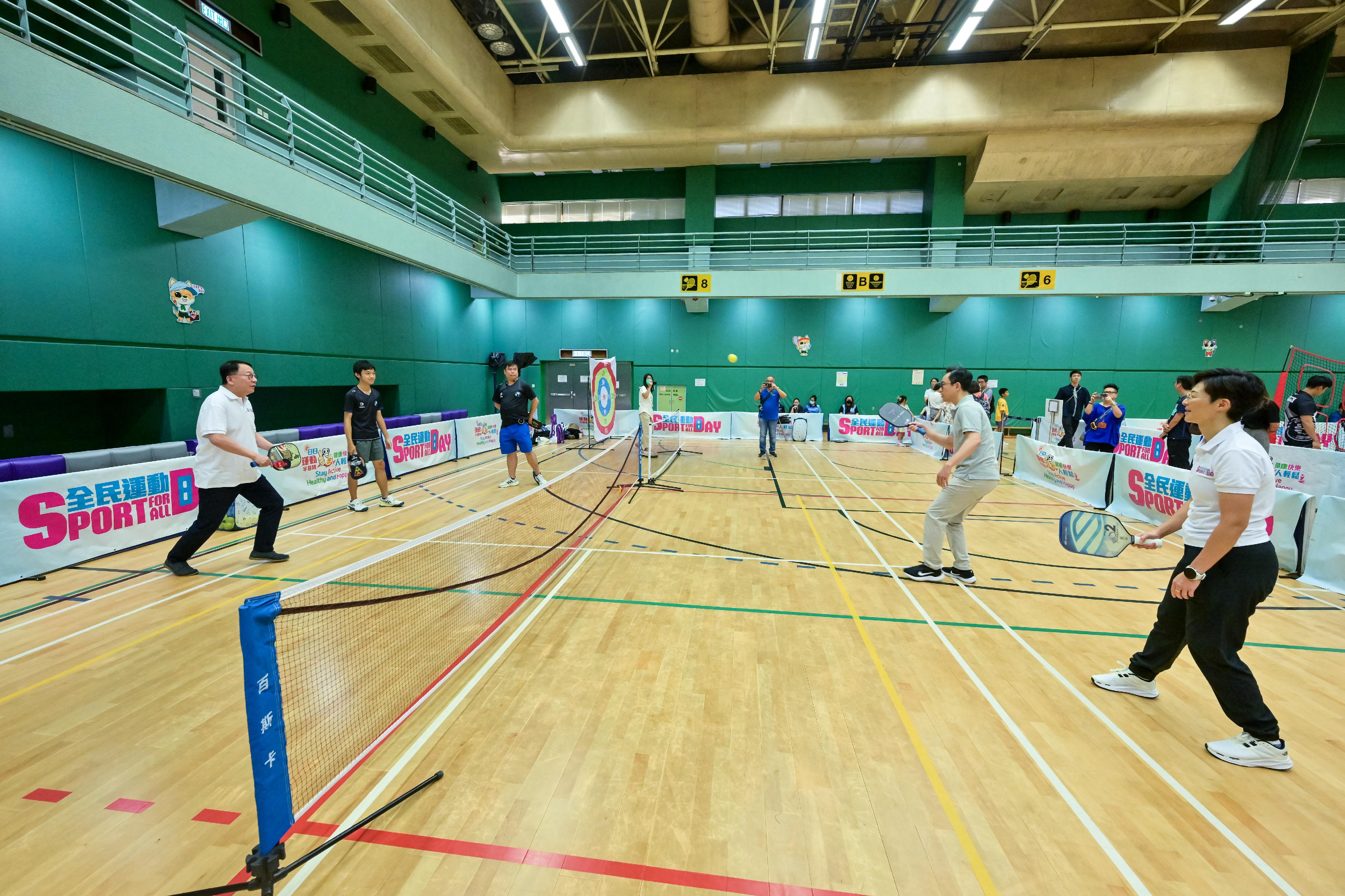 The Chief Secretary for Administration, Mr Chan Kwok-ki, attended the Sport For All Day 2024 held by the Leisure and Cultural Services Department this afternoon (August 4) at the Yuen Wo Road Sports Centre, Sha Tin, to promote the message of regular exercising for health. Photo shows Mr Chan (first left) as well as other guests and citizens playing pickleball.