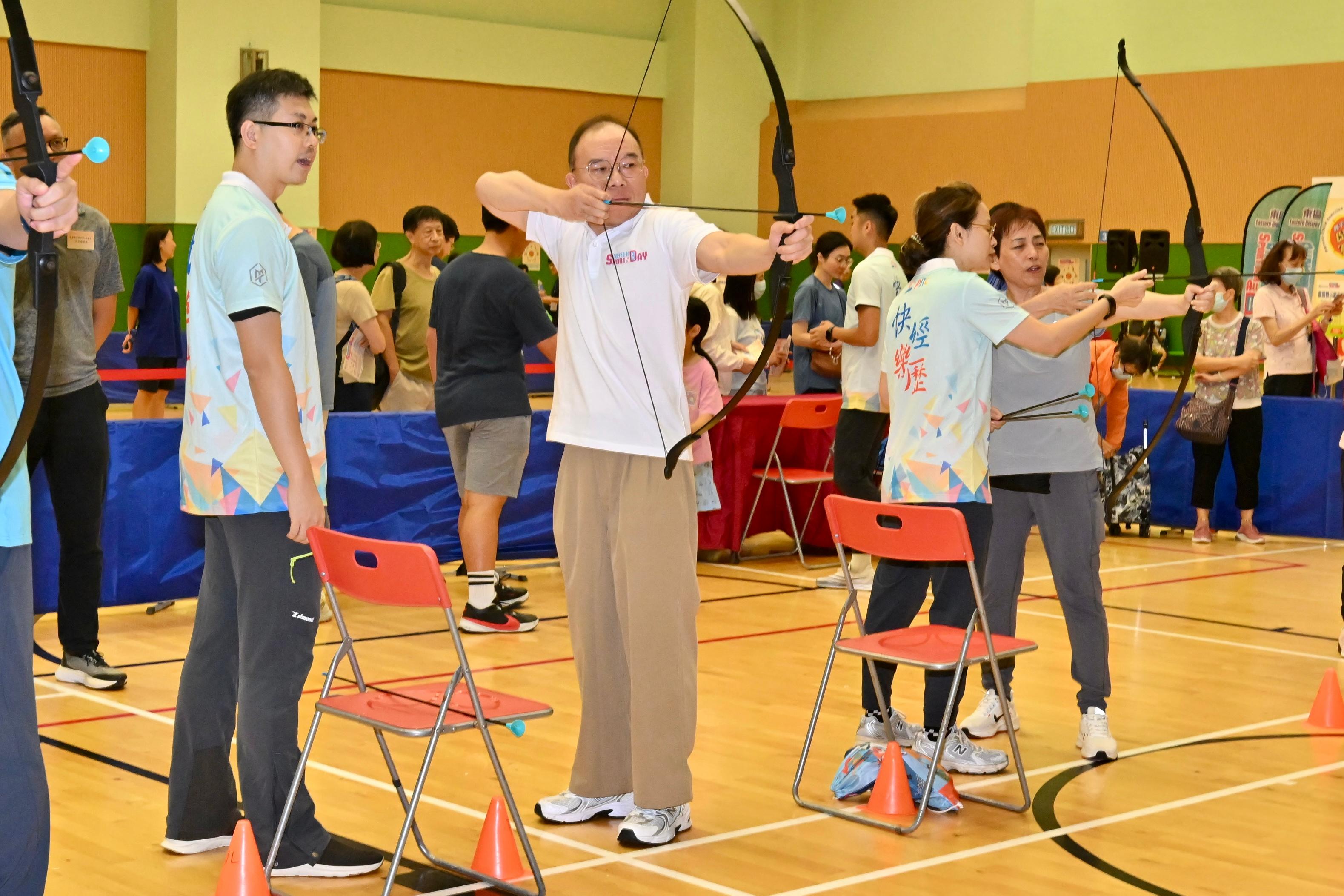 The Secretary for Constitutional and Mainland Affairs, Mr Erick Tsang Kwok-Wai, today (August 4) took part in the Sport For All Day 2024 at the Island East Sports Centre to promote the health message of importance of doing exercise. Photo shows Mr Tsang playing archery. 