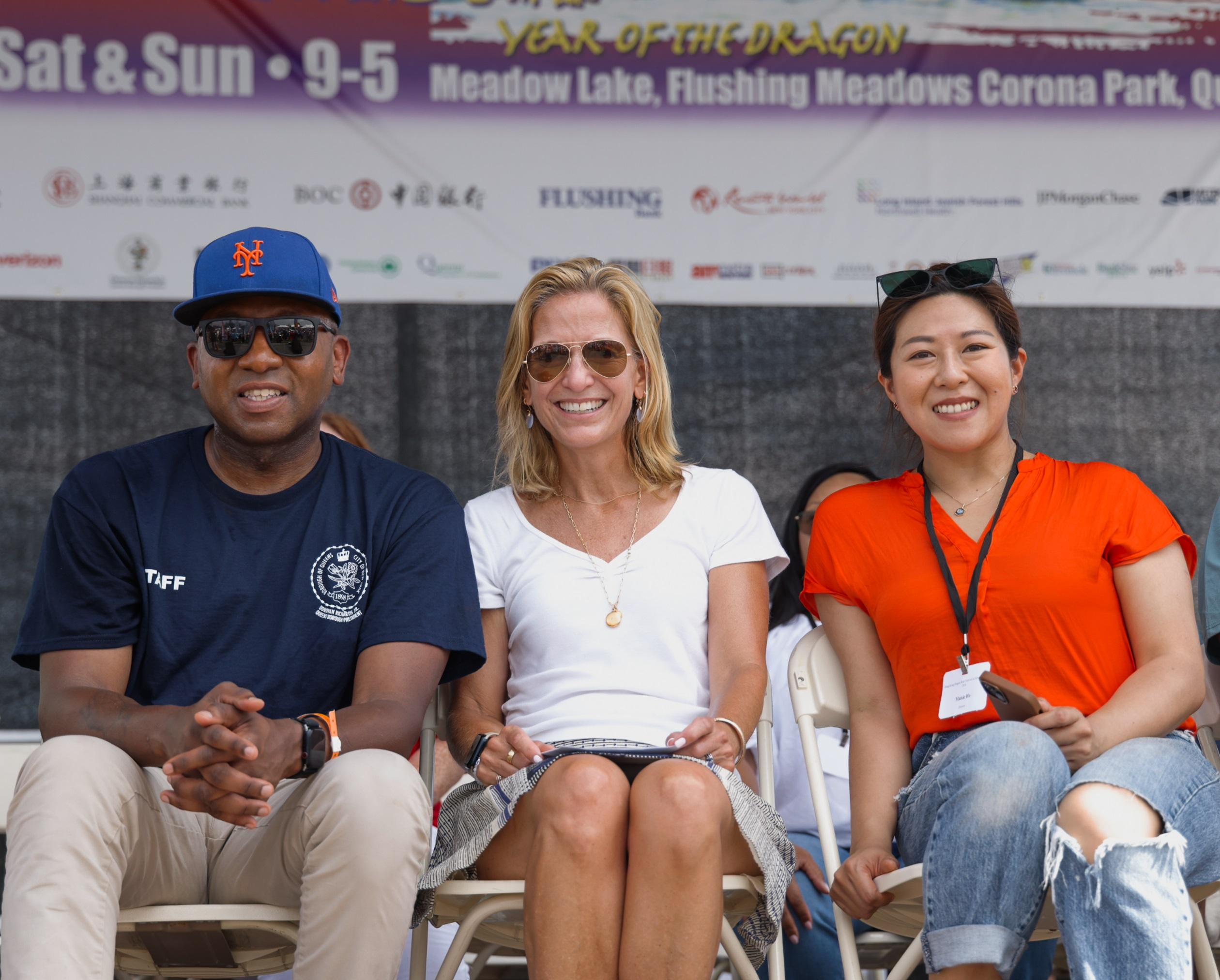 The Hong Kong Dragon Boat Festival in New York was held at the Flushing Meadows Corona Park on August 3 and 4 (New York time). Among the guests officiating at opening ceremony on August 3 (New York time) are (from left) the Borough President of Queens, Mr Donovan Richards; the Commissioner of New York City Department of Parks & Recreation, Ms Sue Donoghue; and the Director of Hong Kong Economic and Trade Office in New York, Ms Maisie Ho.