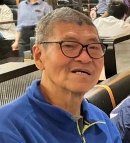 Chan Heung-hoi, aged 74, is about 1.78 metres tall, 70 kilograms in weight and of thin build. He has a round face with yellow complexion and short black hair. He was last seen wearing a purple and white striped polo shirt, khaki trousers, white shoes, a pair of glasses and carrying a green recycle bag.