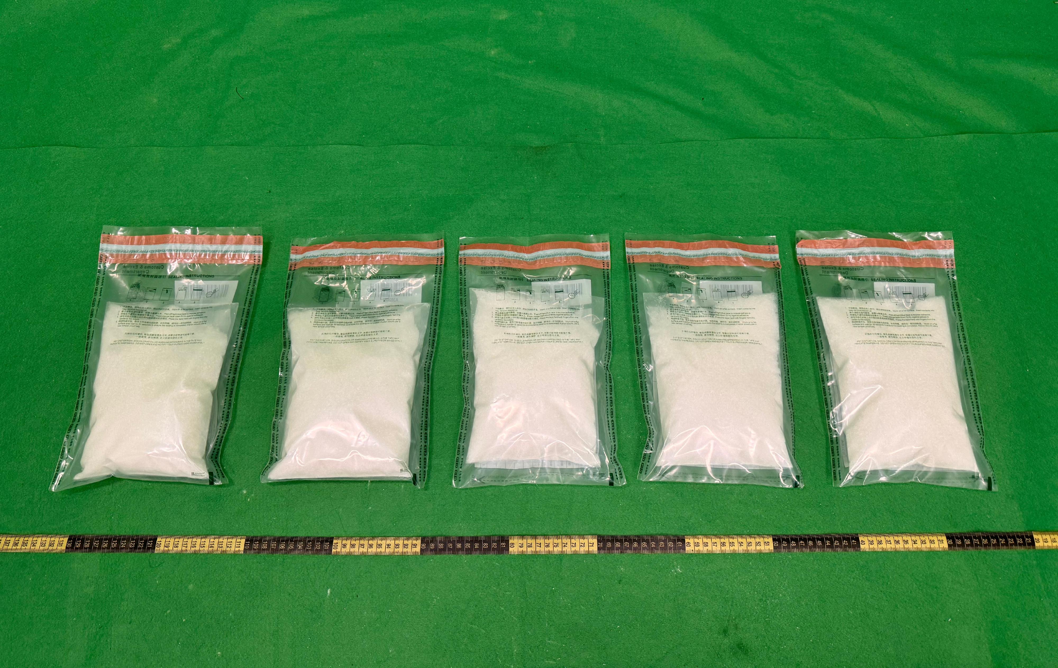 Hong Kong Customs on August 5 detected a passenger drug trafficking case at Hong Kong International Airport and seized about 3.3 kilograms of suspected ketamine with an estimated market value of about $1.6 million. Photo shows the suspected ketamine seized.
