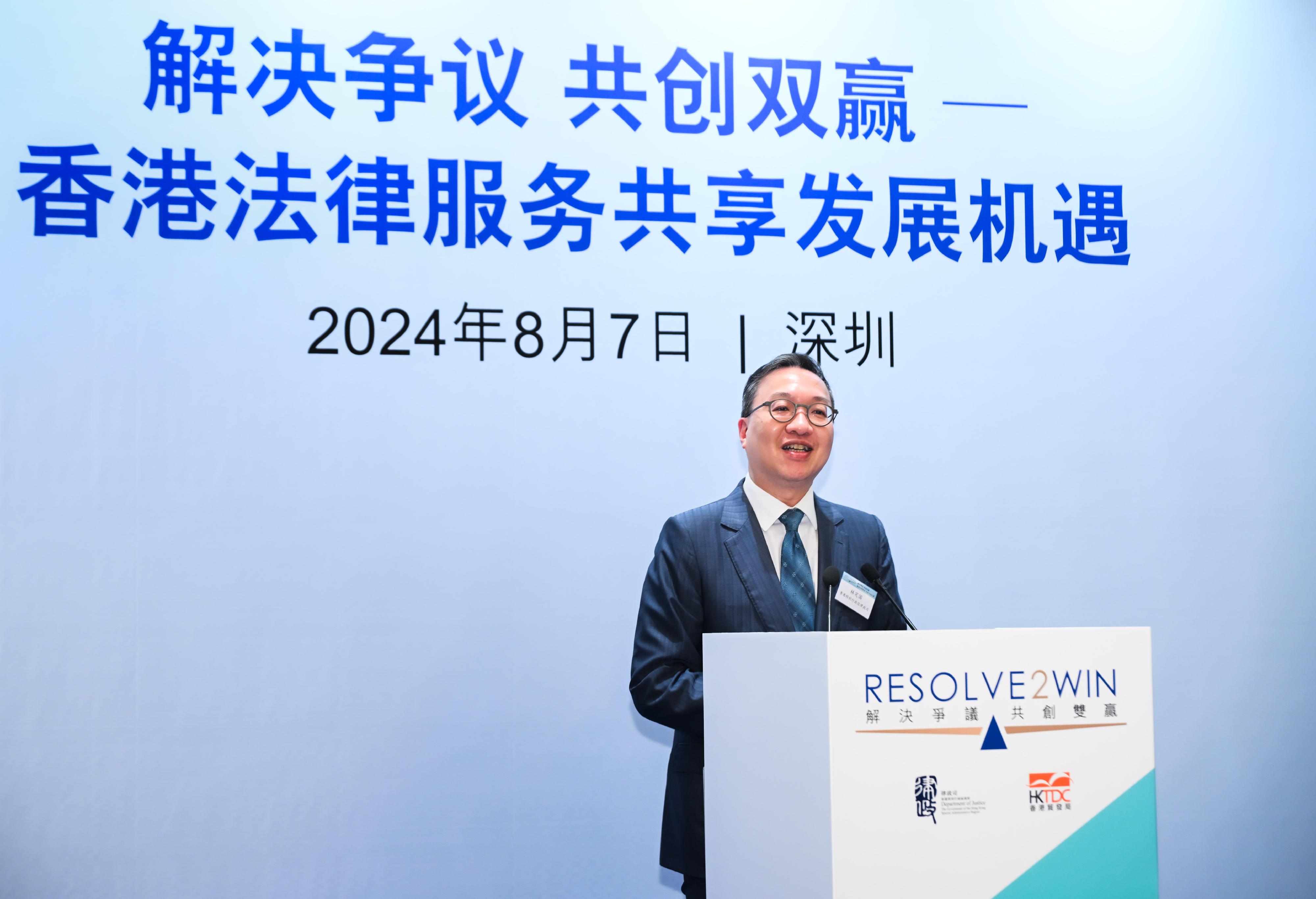 The Secretary for Justice, Mr Paul Lam, SC, leading a delegation of about 20 persons comprising representatives from the Hong Kong Bar Association, the Law Society of Hong Kong and related sectors, attended the "Resolve2Win - Legal Services of Hong Kong, Opportunities for All" conference in Shenzhen today (August 7). Under the theme of synergistic development with Hong Kong to go global, the conference was organised by the Department of Justice and the Hong Kong Trade Development Council to promote Hong Kong's legal and dispute resolution services. Photo shows Mr Lam delivering his keynote speech at the networking luncheon held after the conference was concluded.
