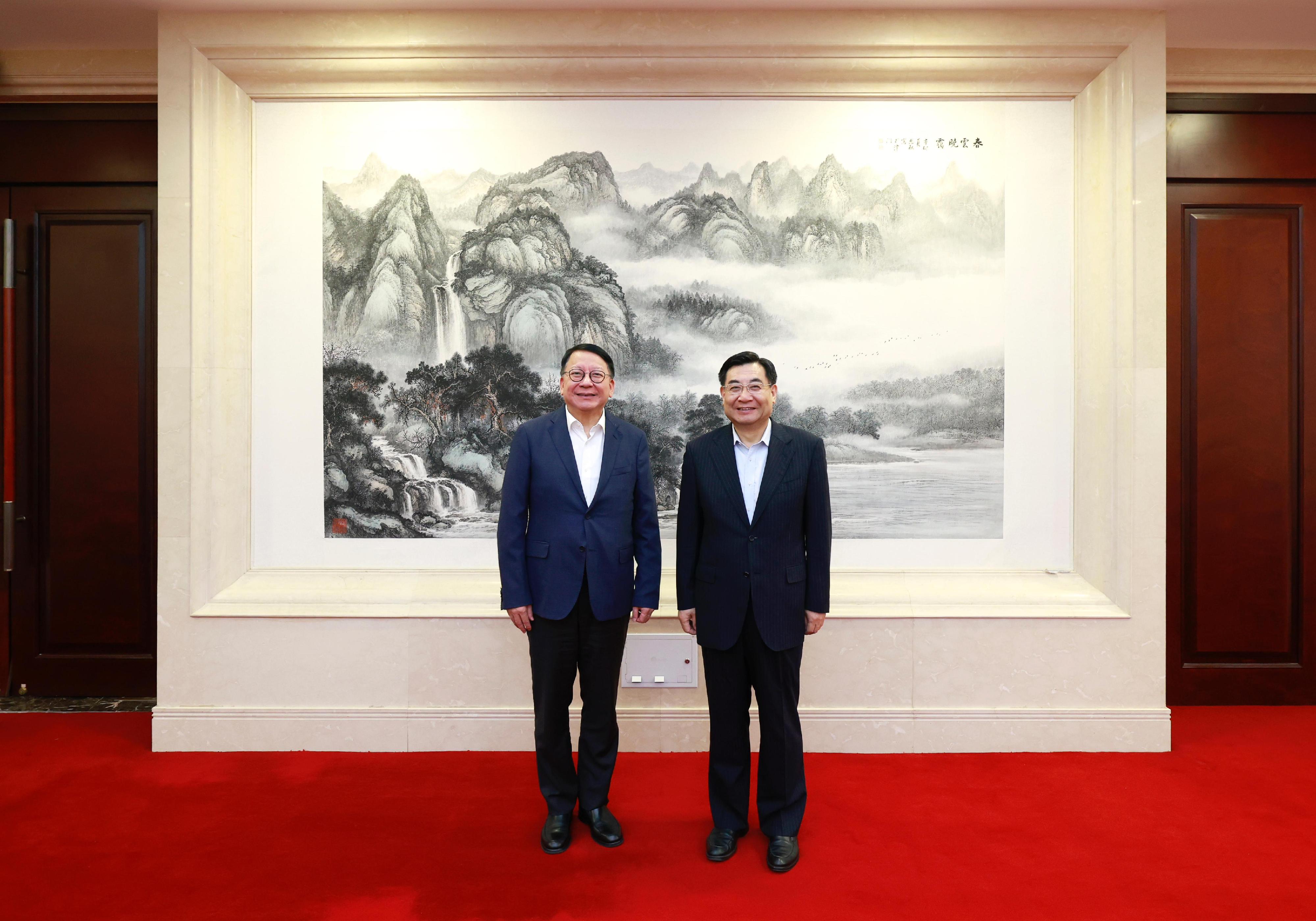 The Chief Secretary for Administration, Mr Chan Kwok-ki, and the Convenor of the Working Group on Patriotic Education, Ms Starry Lee, met with Vice Minister of the Publicity Department of the Communist Party of China Central Committee Mr Hu Heping, who is in charge of the department's daily operations, on August 7 during their visit in Beijing to exchange views on taking forward patriotic education in Hong Kong and on the Mainland. Photo shows Mr Chan (left) and Mr Hu (right).