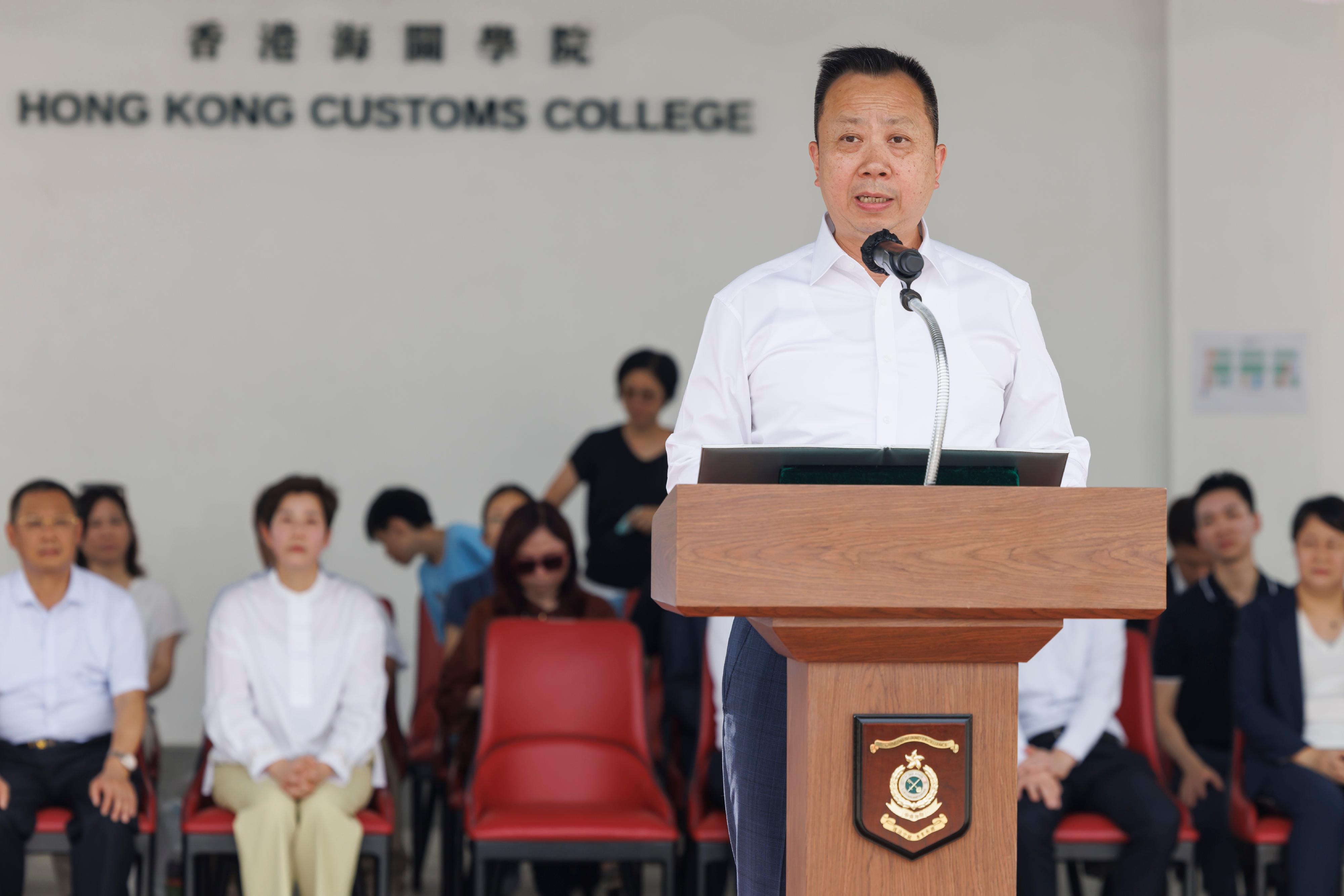 The Director-General of the Macao Customs Service, Mr Vong Man-chong, today (August 10) spoke at the launching ceremony of "Customs YES Guangzhou, Hong Kong, Macao Exchange Tour for Hundred Youths" at the Hong Kong Customs College.