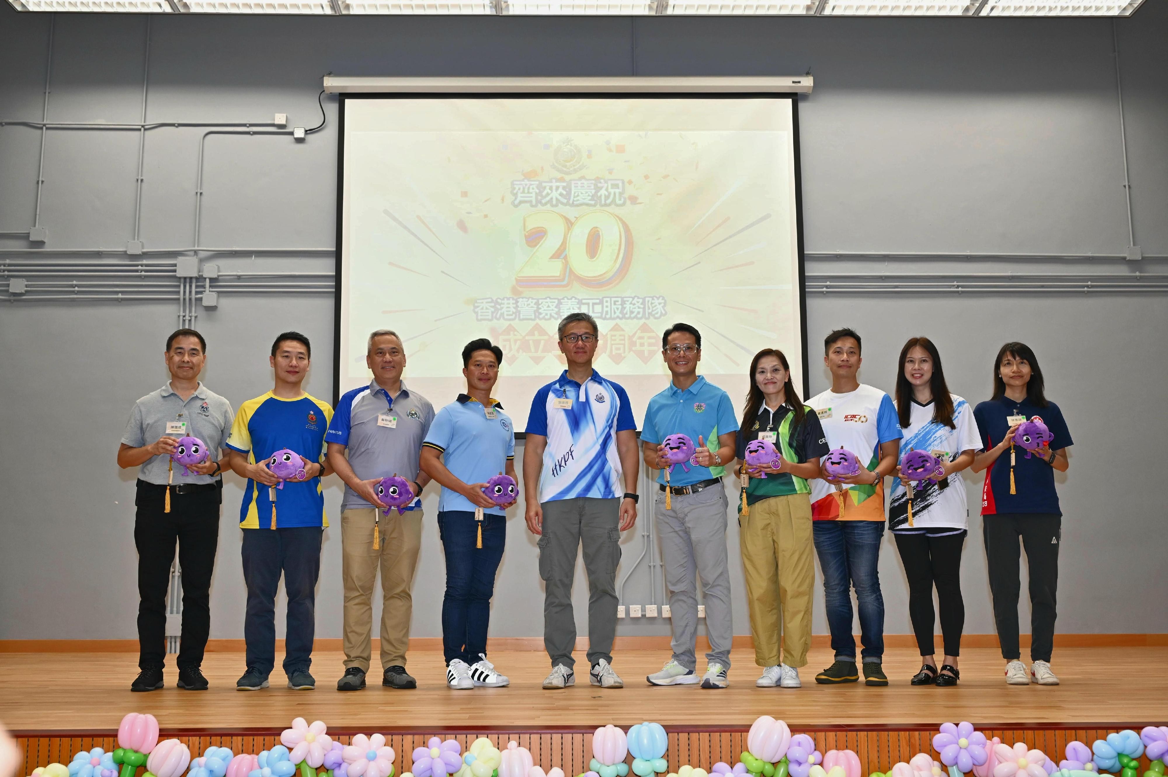 Hong Kong Police Volunteer Services Corps (PVSC) held a gathering at the Hong Kong Police College to commemorate their 20th anniversary today (August 10). Photo shows (fifth left) the Commissioner of Police, Mr Siu Chak-yee, presenting souvenirs to partner organisations of the PVSC.