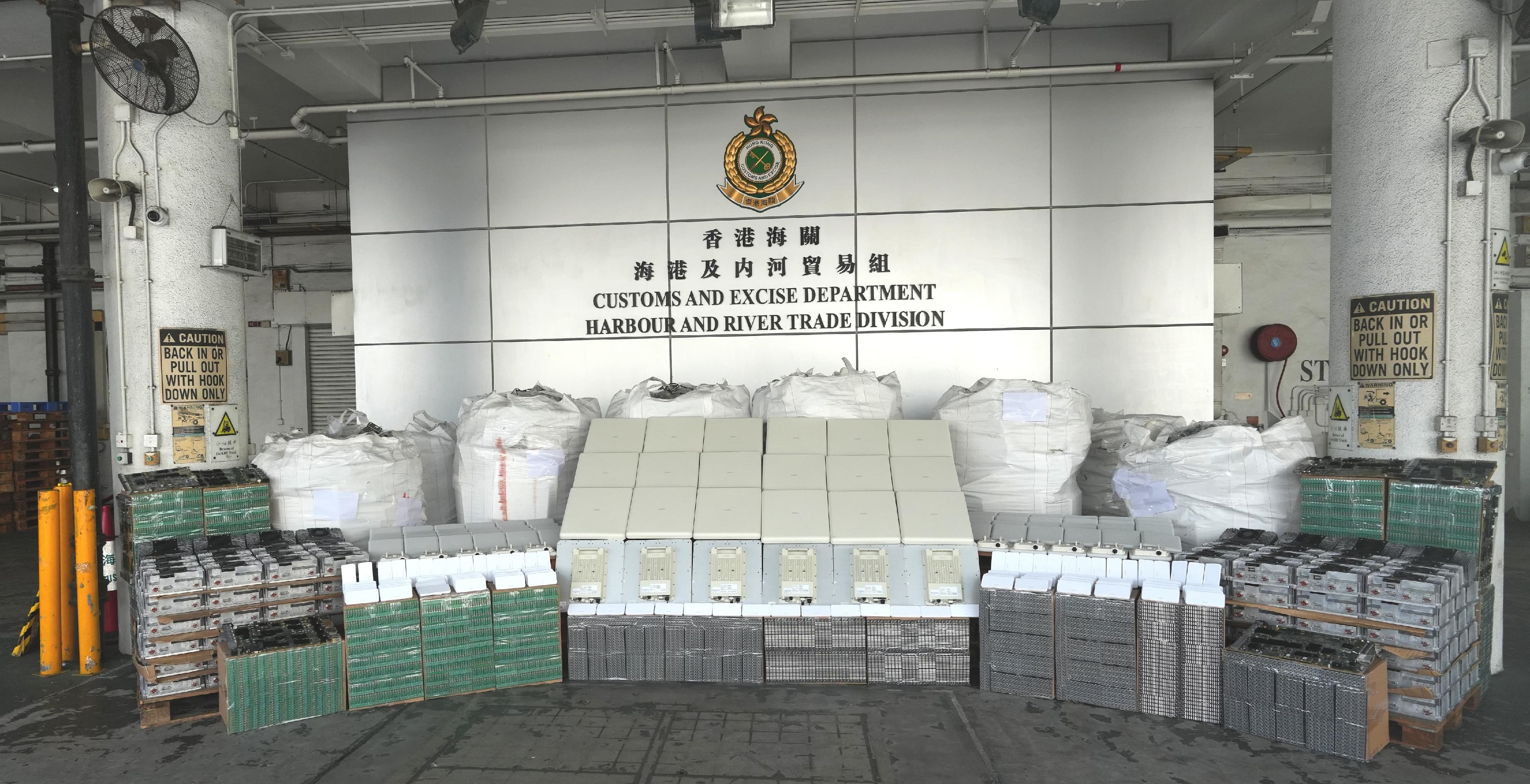 Hong Kong Customs on July 31 detected a suspected case of using an ocean-going vessel to smuggle goods to Malaysia at the Kwai Chung Container Terminals. A large batch of suspected smuggled electronic components with an estimated market value of about $37 million was seized. Photo shows the suspected smuggled electronic components seized.