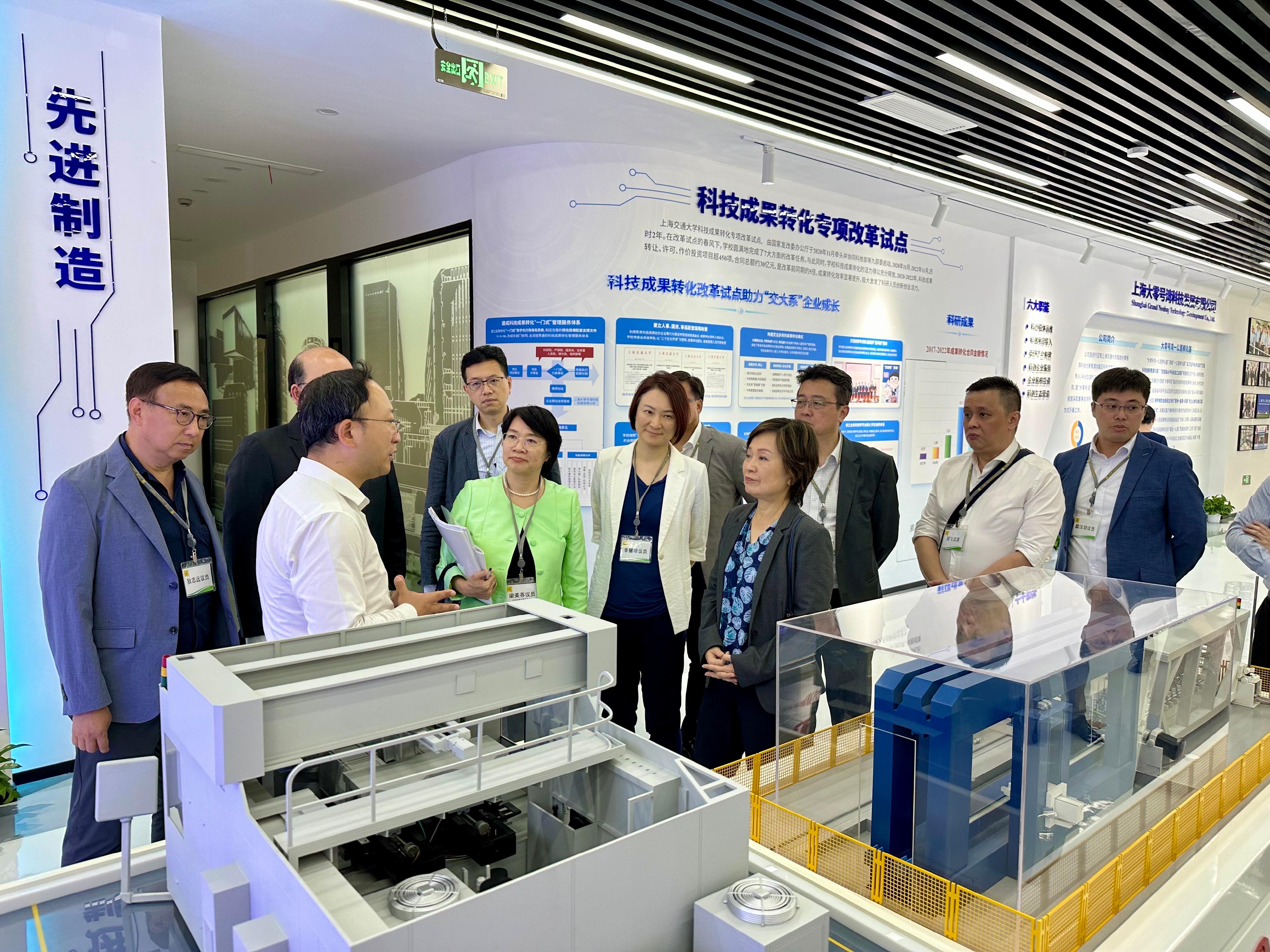 The Secretary for Education, Dr Choi Yuk-lin, together with the Legislative Council Panel on Education delegation, began a visit to Shanghai today (August 12). Photo shows Dr Choi (front row, first right) and the delegation visiting the Grand neoBay Sci-tech Innovation Park of Shanghai Jiao Tong University.