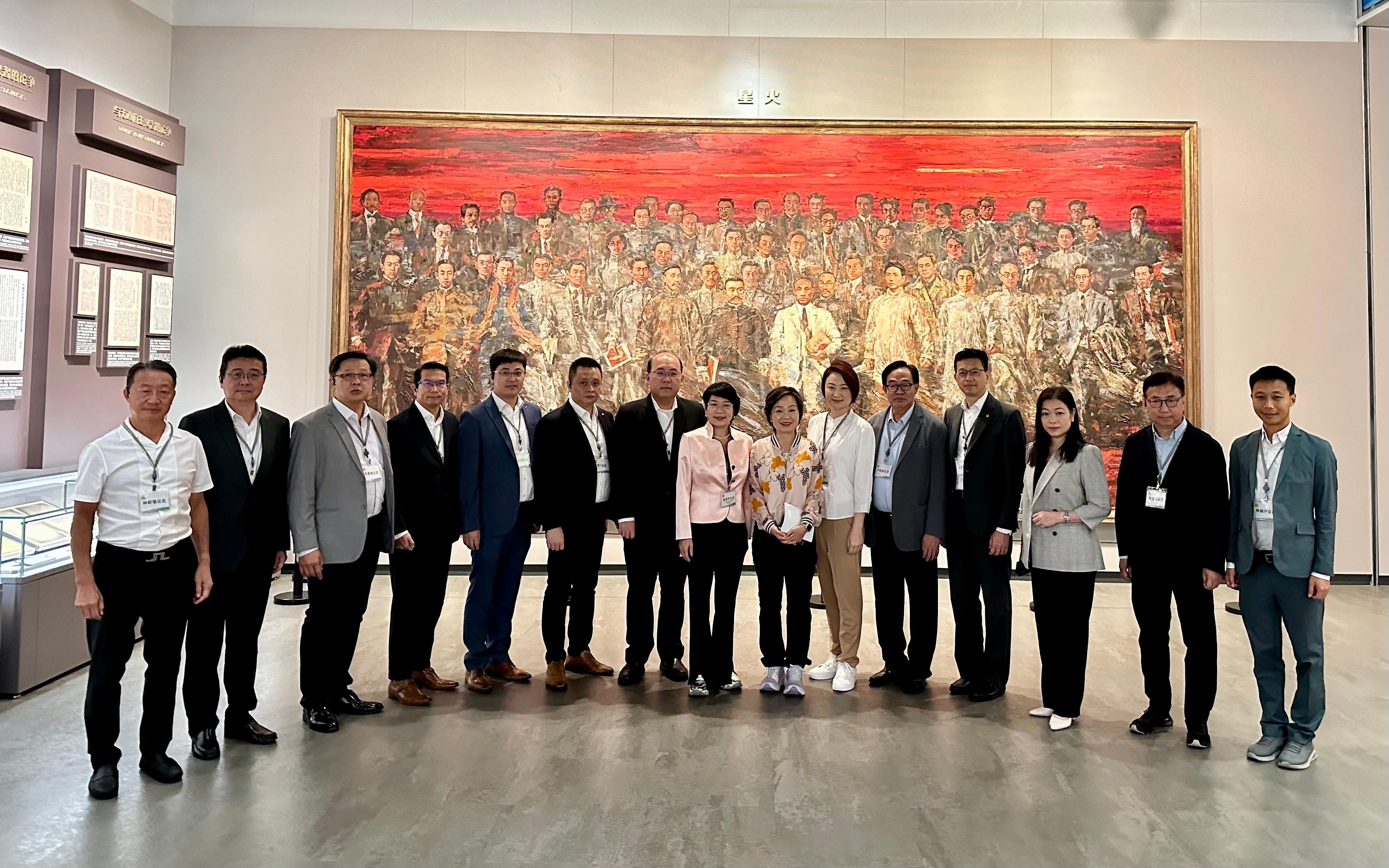 The Secretary for Education, Dr Choi Yuk-lin, together with the Legislative Council Panel on Education delegation, continued their visit to Shanghai today (August 13). Photo shows Dr Choi (seventh right) and the delegation at the Memorial of the First National Congress of the Communist Party of China.