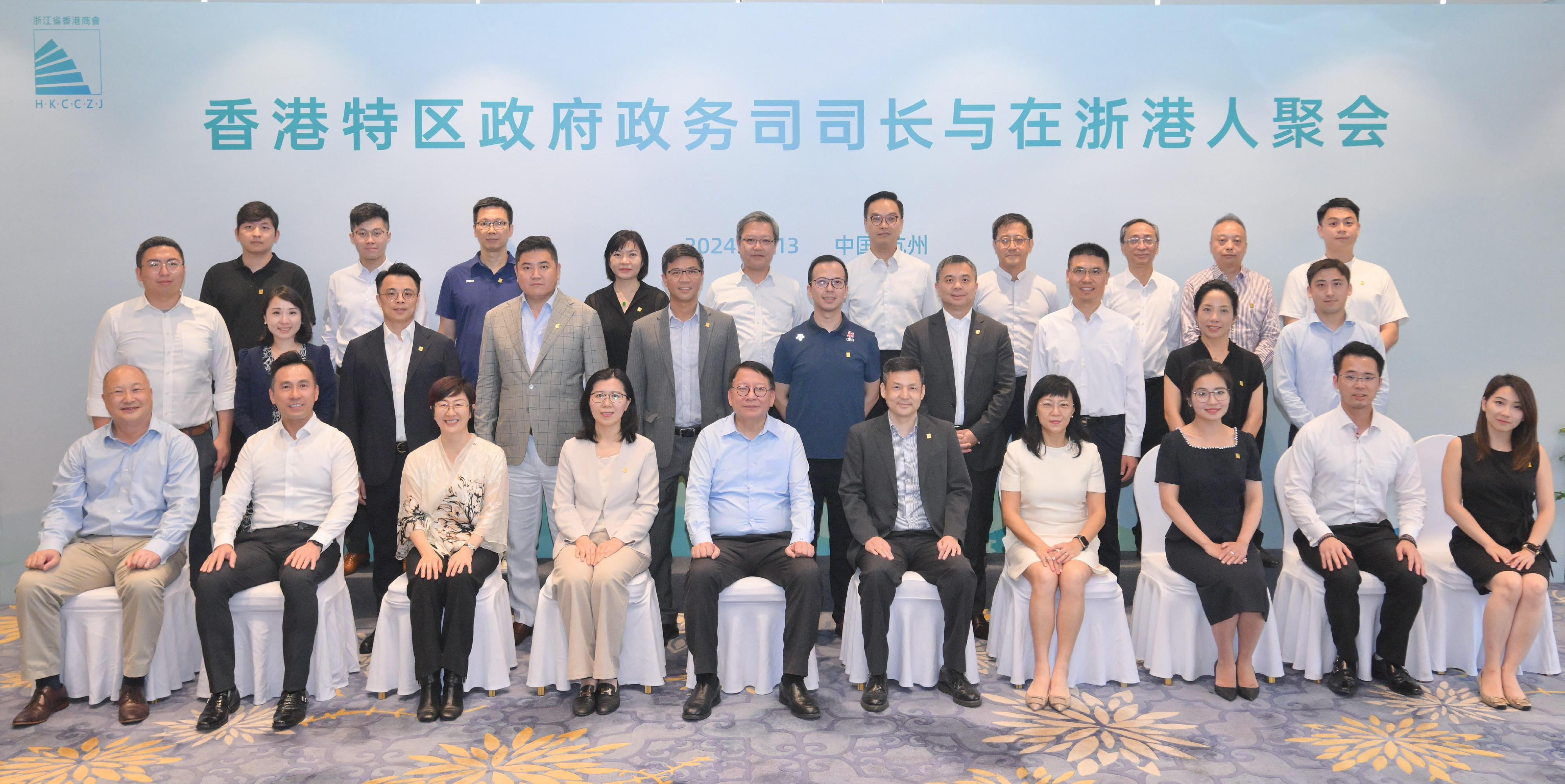 The Chief Secretary for Administration, Mr Chan Kwok-ki, continued his visit to Hangzhou today (August 13). Photo shows Mr Chan (first row, fifth left) attending a gathering organised by the Hong Kong Chamber of Commerce in Zhejiang with Hong Kong people and representatives of Hong Kong enterprises in Zhejiang.