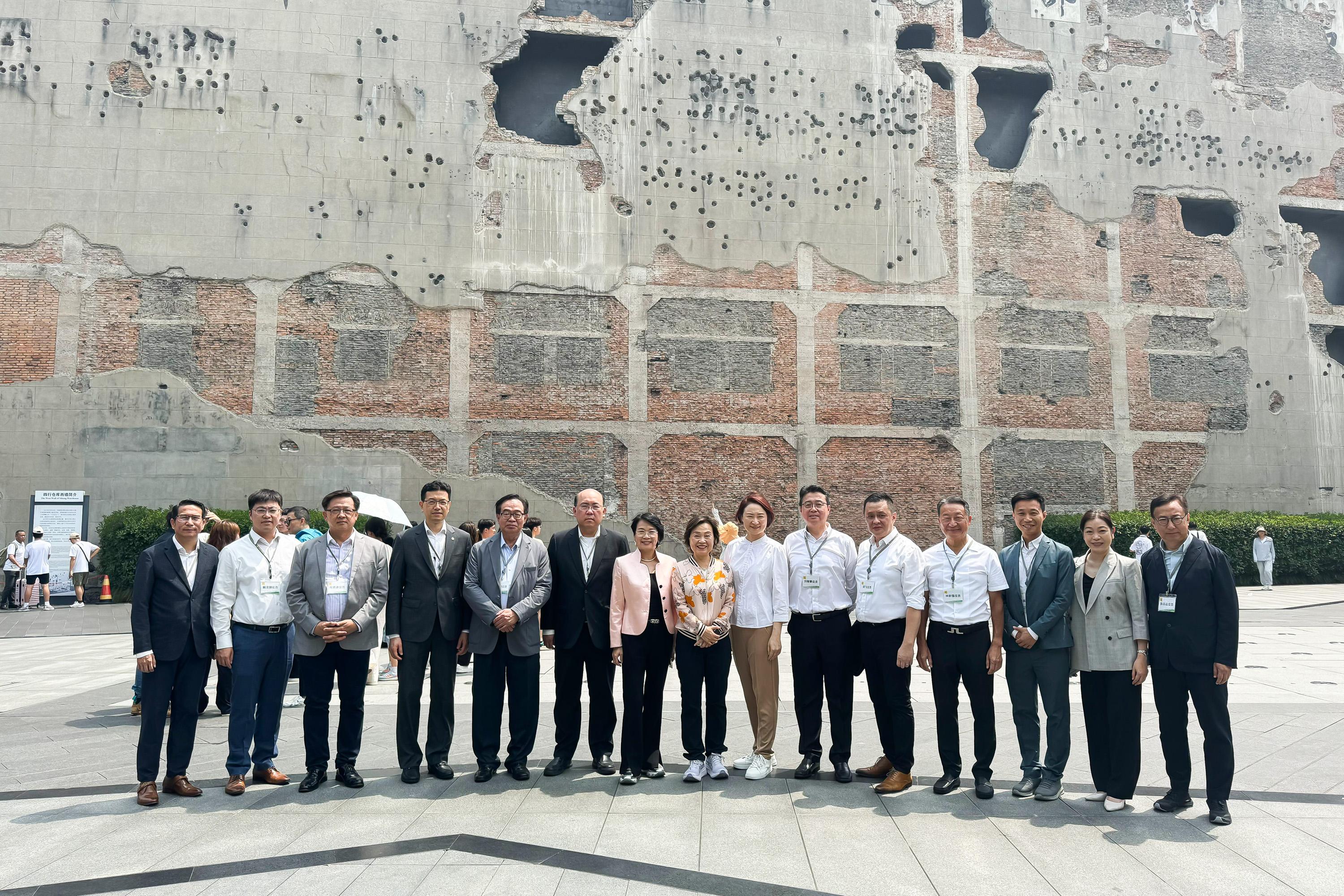 The delegation of Legislative Council Panel on Education continued its duty visit in Shanghai today (August 13). Photo shows the delegation posing for a group photo at Shanghai Sihang Warehouse Battle Memorial.