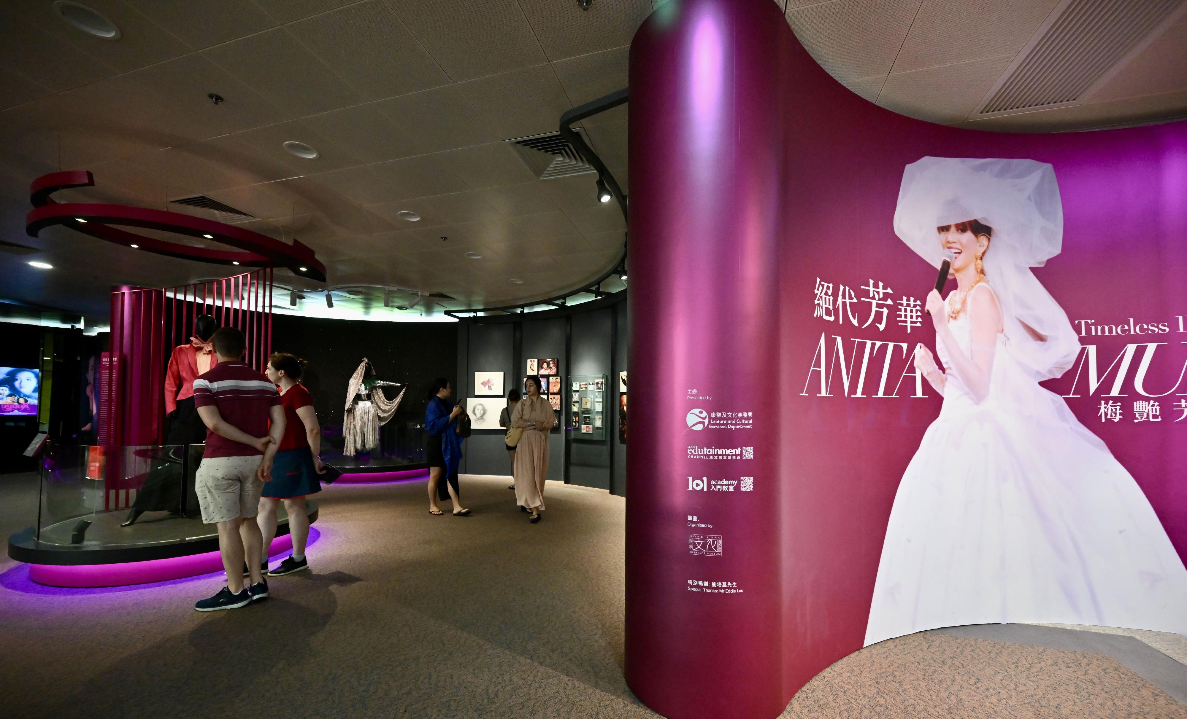 The "Timeless Diva: Anita Mui" exhibition being held at the Hong Kong Heritage Museum will conclude on September 2 (Monday). Members of the public may wish to grasp the final opportunity to visit this not-to-be-missed exhibition. Photo shows visitors touring the exhibition.