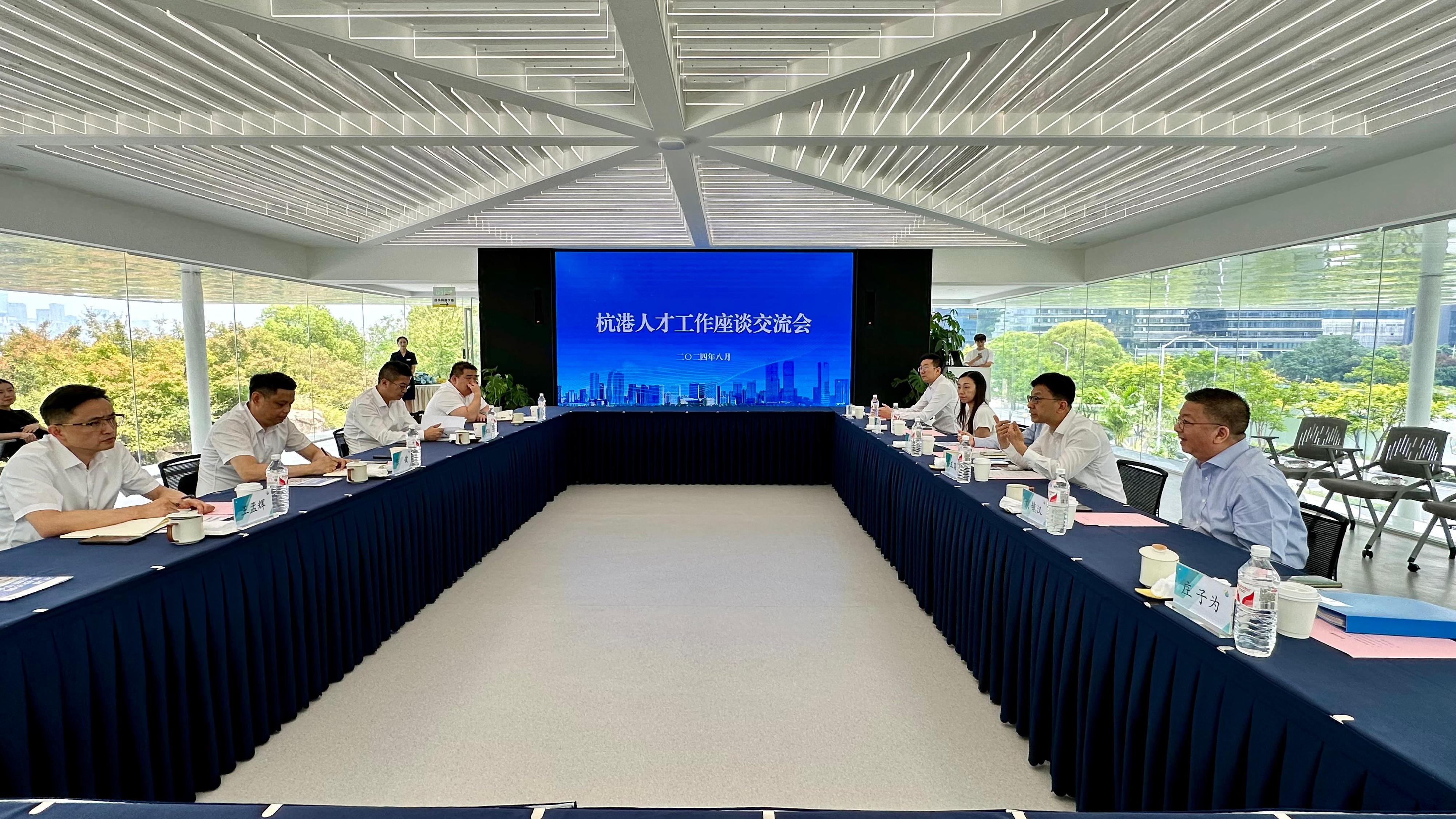 The Secretary for Labour and Welfare, Mr Chris Sun, concluded his visit to Hangzhou today (August 15). Photo shows Mr Sun (second right) and his delegation having a meeting with Deputy Director of the Organization Department and Deputy Executive Director of the Talent Work Leading Group Office of the CPC Hangzhou Municipal Committee, Mr Chen Jian (second left), and other local officials yesterday morning (August 14).
