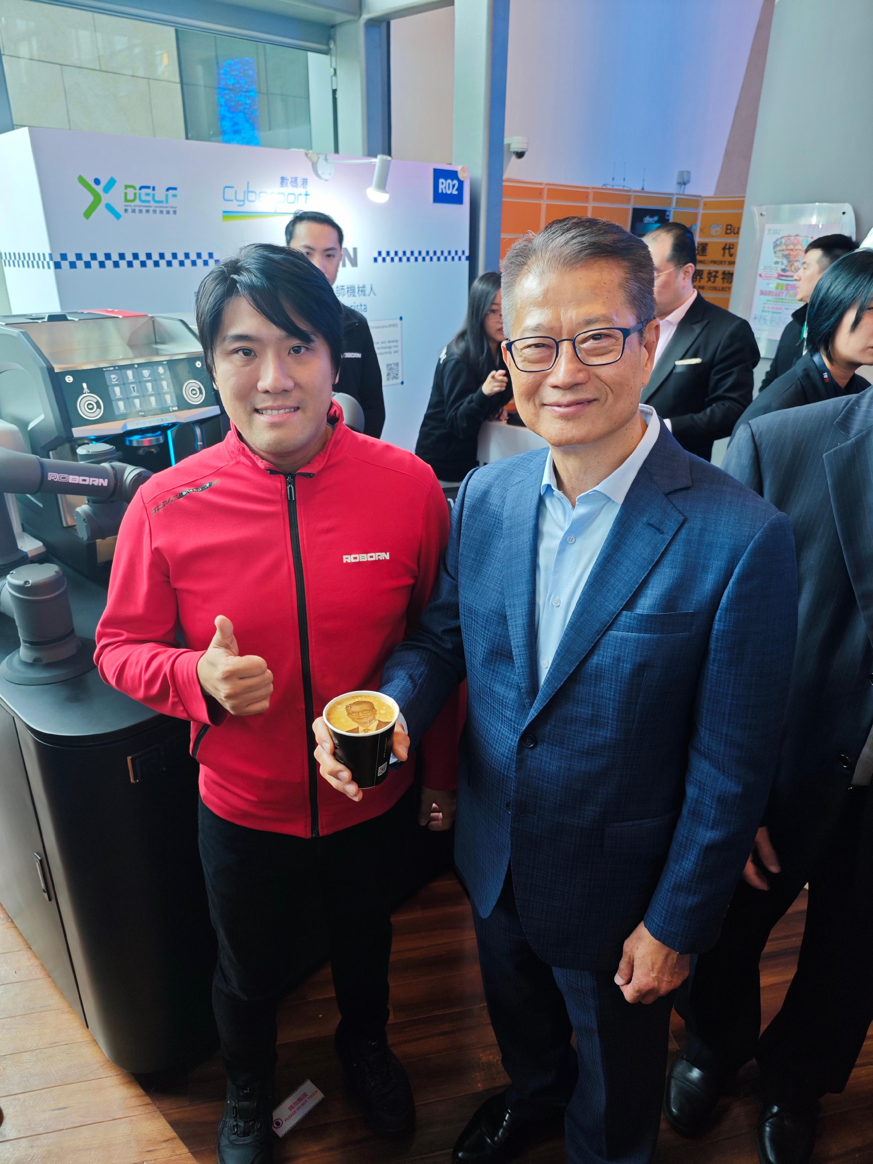 The Financial Secretary, Mr Paul Chan, attended the Digital Entertainment Leadership Forum 2024 today (August 16). Photo shows Mr Chan (right) touring the experience zones.