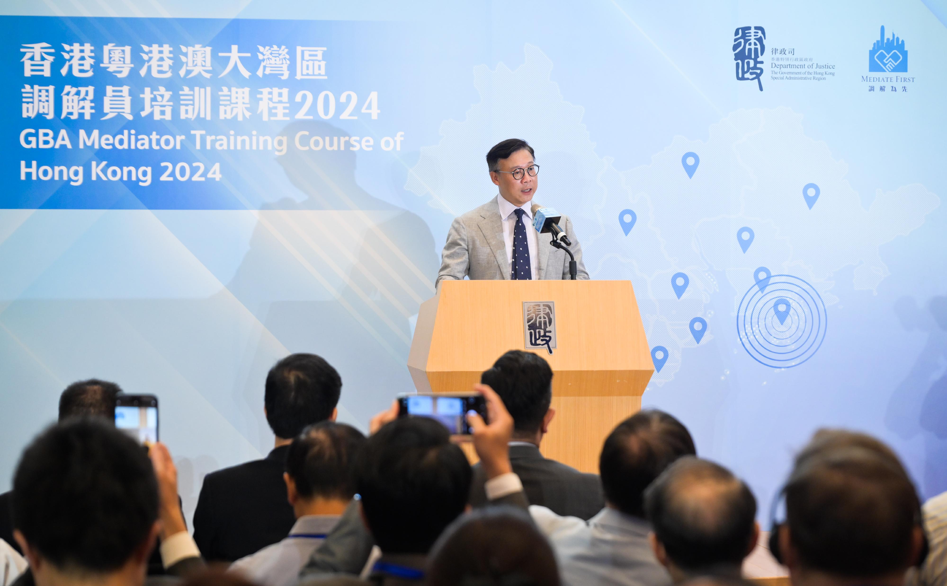 To promote the interface of the non-litigation dispute resolution services in the Guangdong-Hong Kong-Macao Greater Bay Area (GBA), the Department of Justice held the first GBA Mediator Training Course of Hong Kong today (August 16). Photo shows the Deputy Secretary for Justice, Mr Cheung Kwok-kwan, delivering his opening remarks for the training course.
