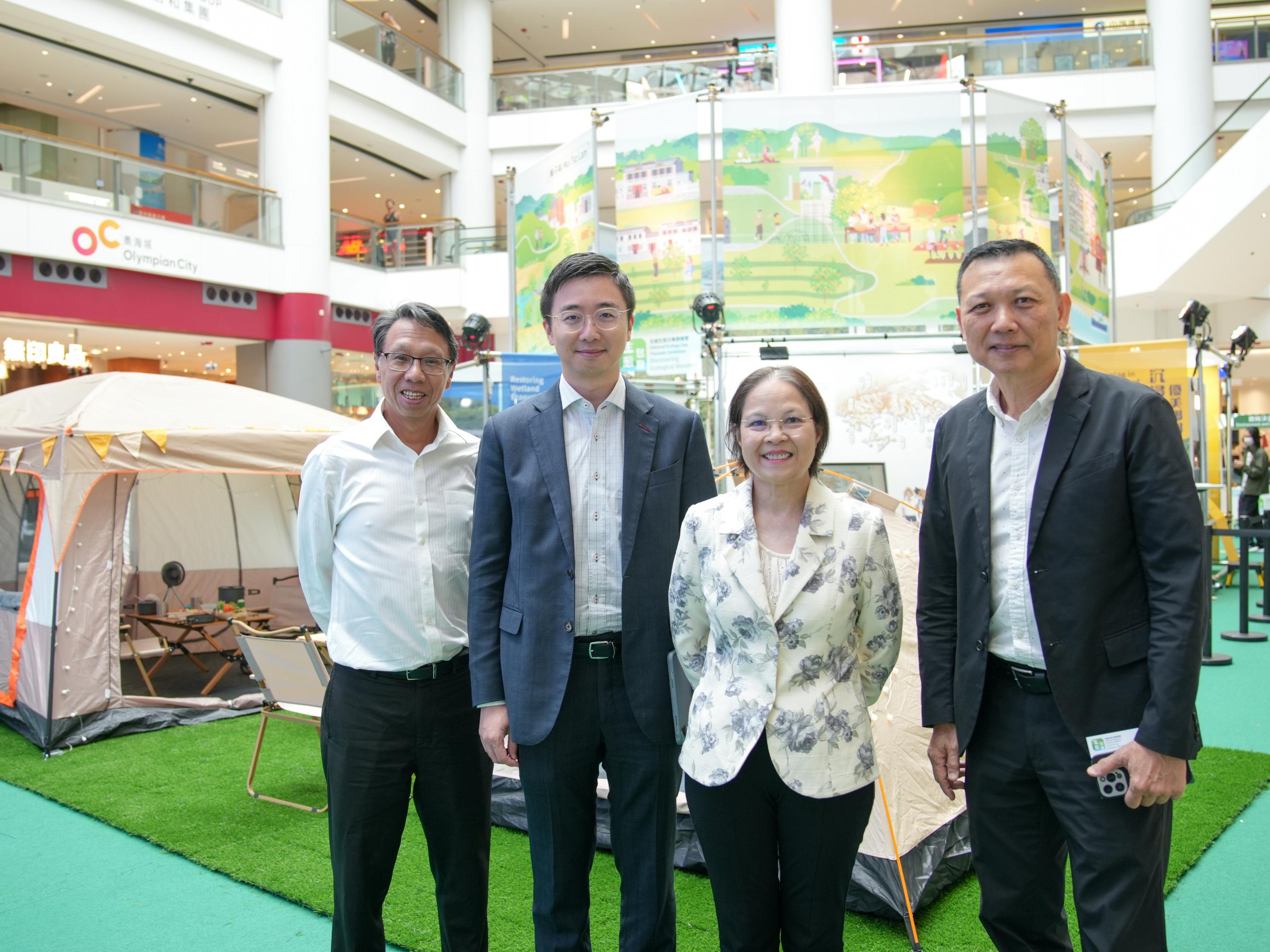 Organised by the Countryside Conservation Office (CCO) of the Environment and Ecology Bureau, the National Ecology Day Thematic Exhibition entitled "Discovering Ecological Wonders" was launched today (August 16) to showcase the culture and natural ecology of Hong Kong's countryside areas, and encourage the public to explore local biodiversity. Photo shows the Acting Secretary for Environment and Ecology, Miss Diane Wong (second right); the Principal Assistant Secretary for Environment and Ecology (Nature Conservation), Mr Desmond Wu (second left); the Head of the CCO, Professor Stephen Tang (first right); and the Principal Manager of the CCO, Mr Andrew Kwok (first left), visiting the exhibition.