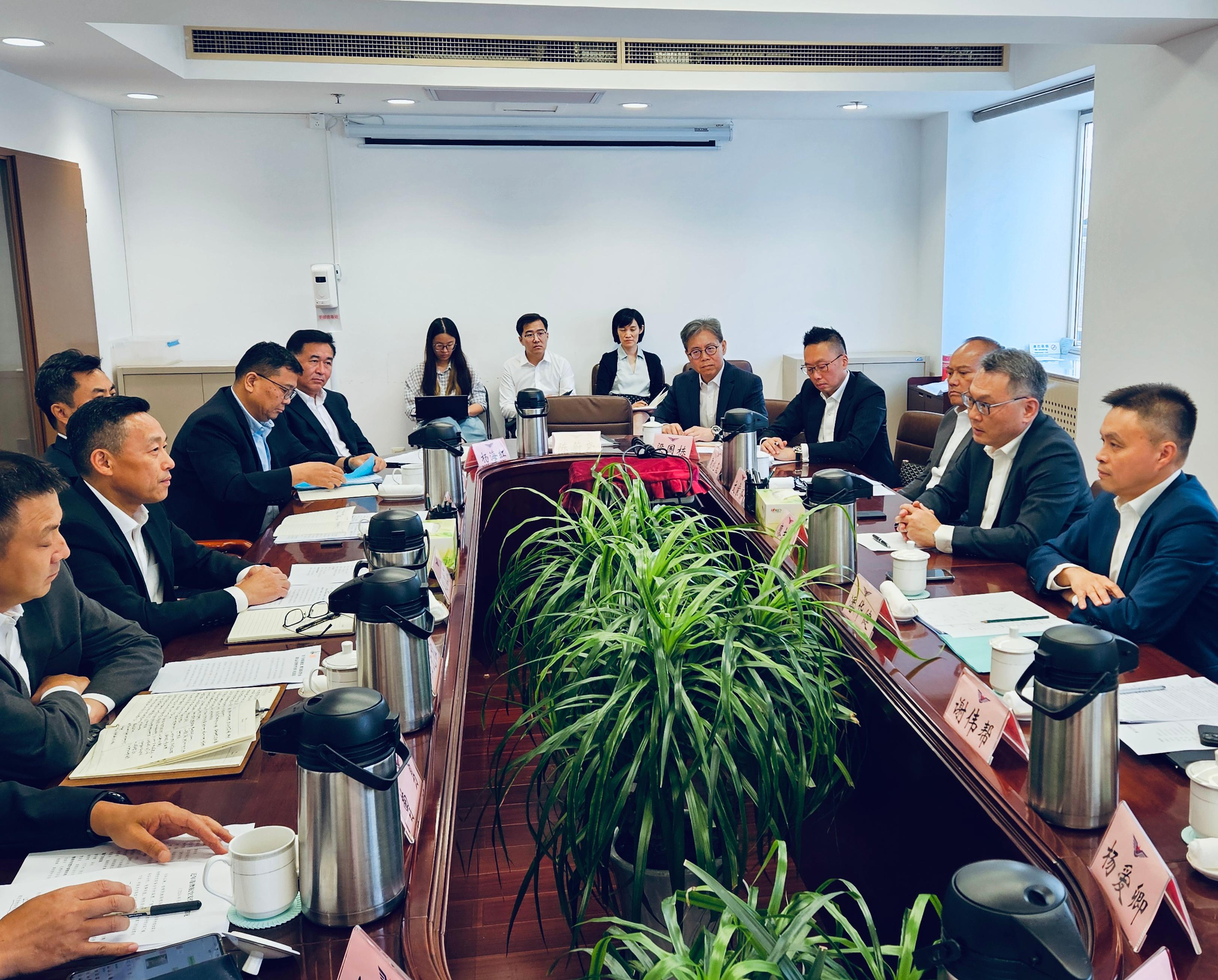 The Director-General of Civil Aviation, Mr Victor Liu (second right), visited Beijing between August 12 and 15. During his visit, Mr Liu called on Deputy Administrator of the Civil Aviation Administration of China Mr Hu Zhenjiang (second left) to further foster mutual co-operation on flight standards and airworthiness certification.