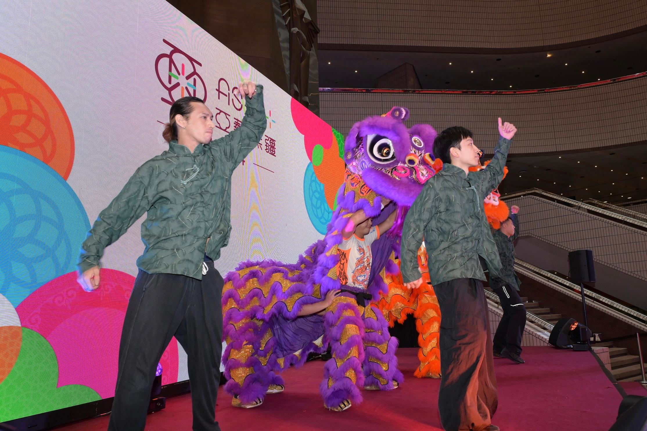 The second edition of the Asia+ Festival will be held from September to November, highlighting the arts and culture of nearly 30 countries from Asia, the Middle East and Belt and Road regions. A programme parade was held today (August 20) at the Hong Kong Cultural Centre. Photo shows a crossover performance featuring Chinese lion dance and K-pop music and dance.
