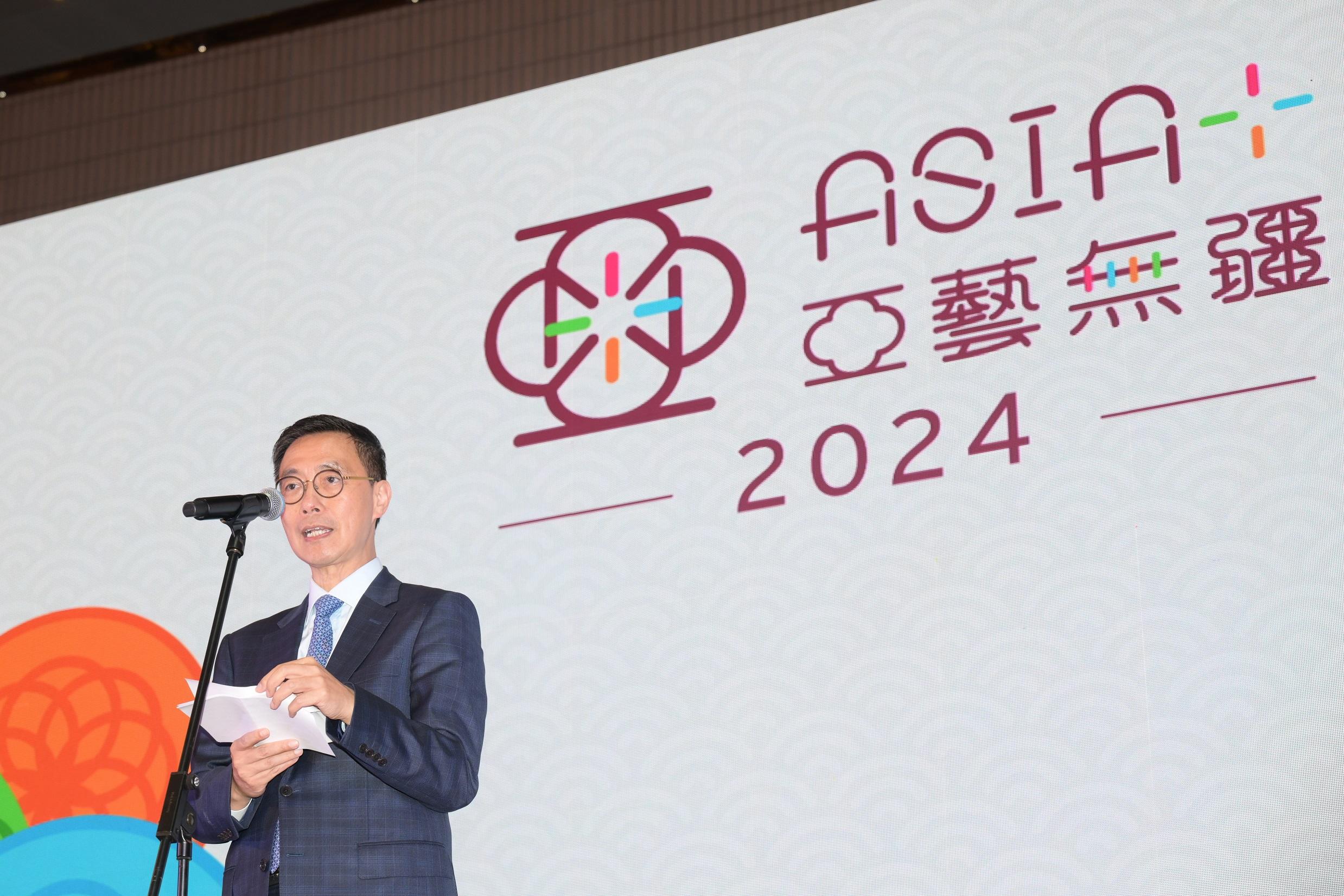 The second edition of the Asia+ Festival will be held from September to November, highlighting the arts and culture of nearly 30 countries from Asia, the Middle East and Belt and Road regions. A programme parade was held today (August 20) at the Hong Kong Cultural Centre. Addressing the event, the Secretary for Culture, Sports and Tourism, Mr Kevin Yeung, said that the inaugural Asia+ Festival last year was a tremendous success with an attendance of over 62 000. This year its scale is even larger, with the number of performances and activities increasing from 29 last year to over 100.
