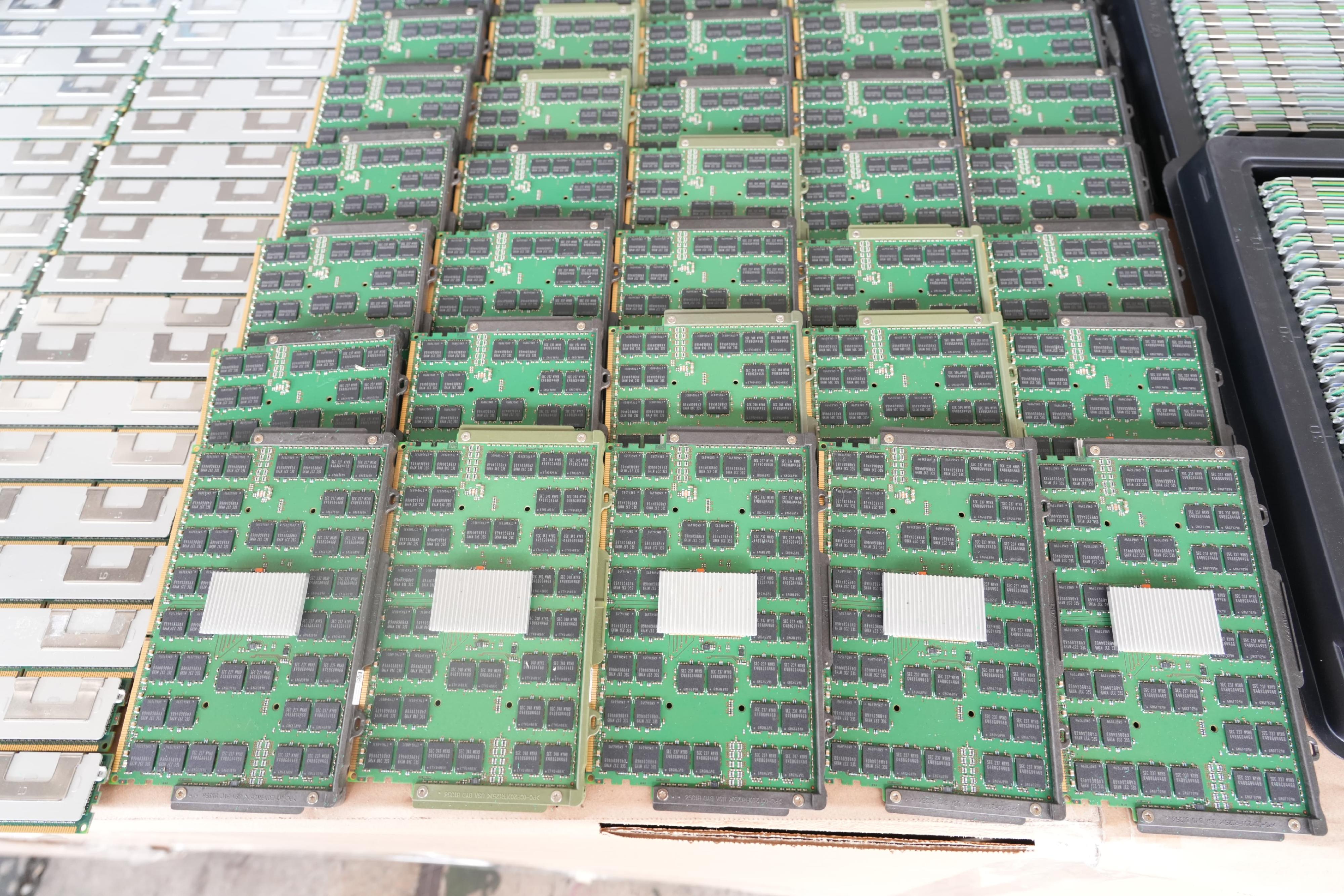 Hong Kong Customs on August 14 detected a suspected case of using an ocean-going vessel to smuggle goods to Malaysia at the Kwai Chung Container Terminals. A large batch of suspected smuggled electronic components and computer products, with a total estimated market value of about $50 million, was seized. Photo shows some of the computer RAM units seized.