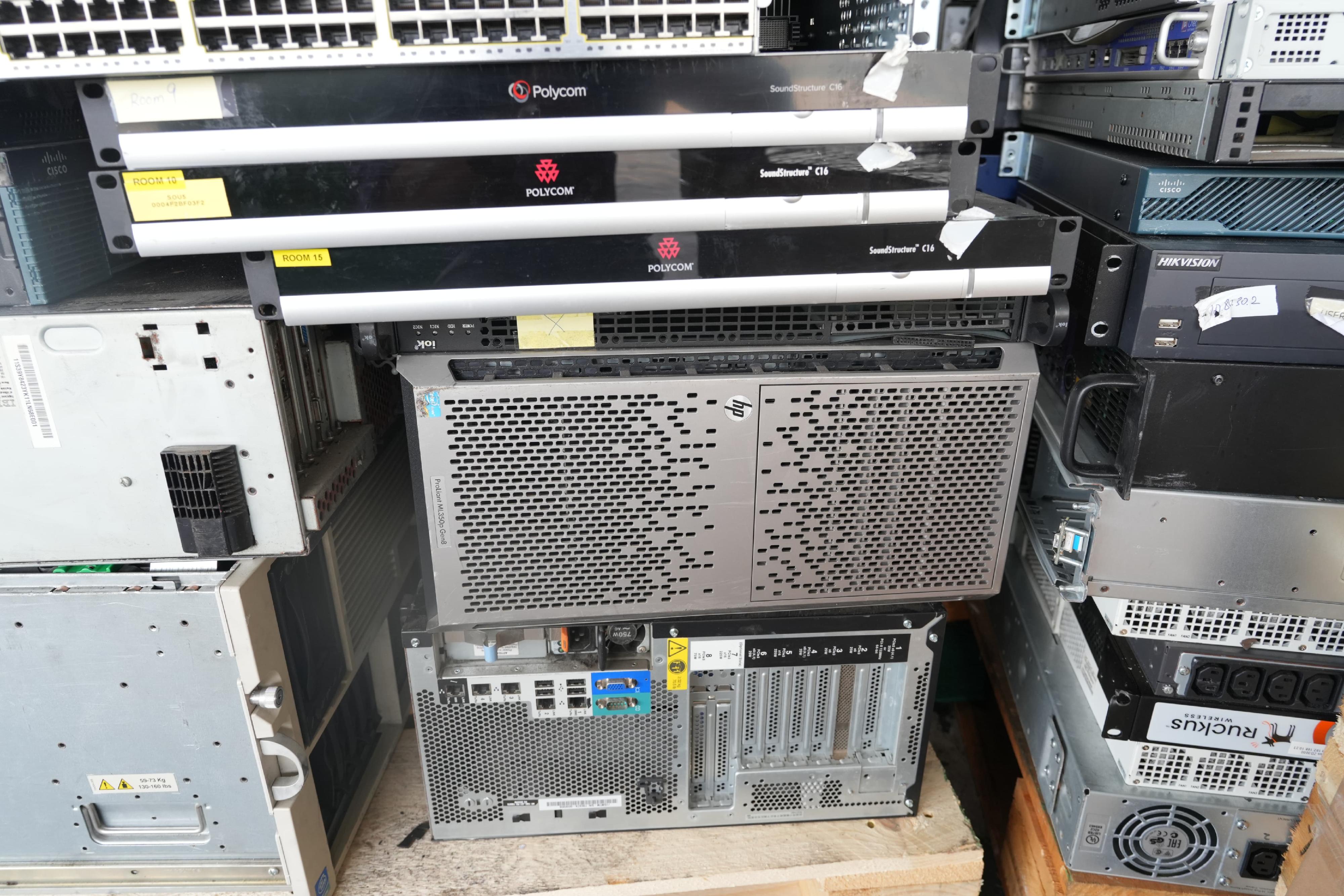 Hong Kong Customs on August 14 detected a suspected case of using an ocean-going vessel to smuggle goods to Malaysia at the Kwai Chung Container Terminals. A large batch of suspected smuggled electronic components and computer products, with a total estimated market value of about $50 million, was seized. Photo shows some of the computer servers seized.