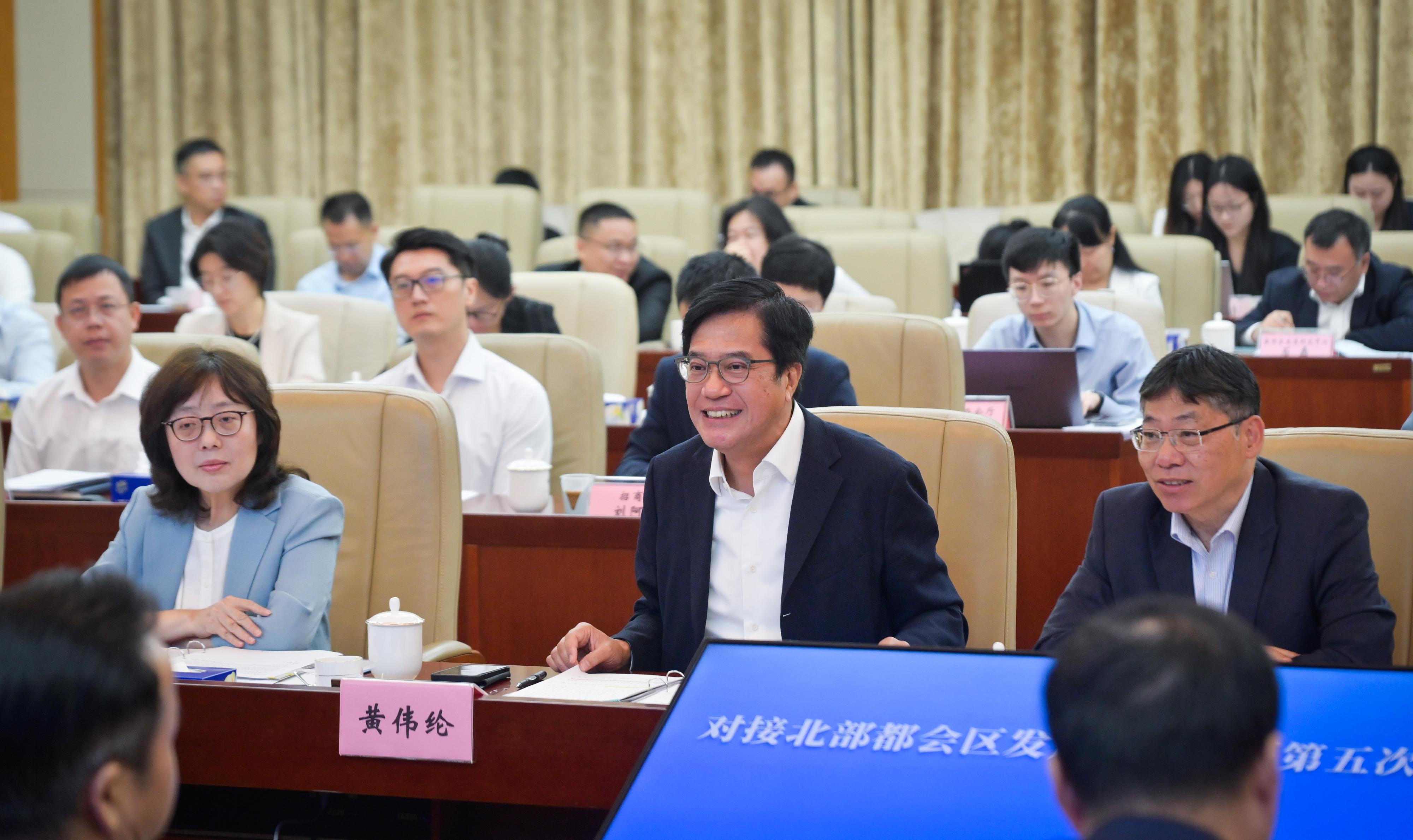 The Deputy Financial Secretary, Mr Michael Wong, and Vice Mayor of the Shenzhen Municipal People's Government Mr Tao Yongxin, leading delegations of the governments of the Hong Kong Special Administrative Region and Shenzhen respectively, held a meeting of the Task Force for Collaboration on the Northern Metropolis Development Strategy in Shenzhen today (August 21). Photo shows Mr Wong (centre) delivering his opening remarks at the meeting. Looking on are the Secretary for Development, Ms Bernadette Linn (left), and the Secretary for Transport and Logistics, Mr Lam Sai-hung (right).