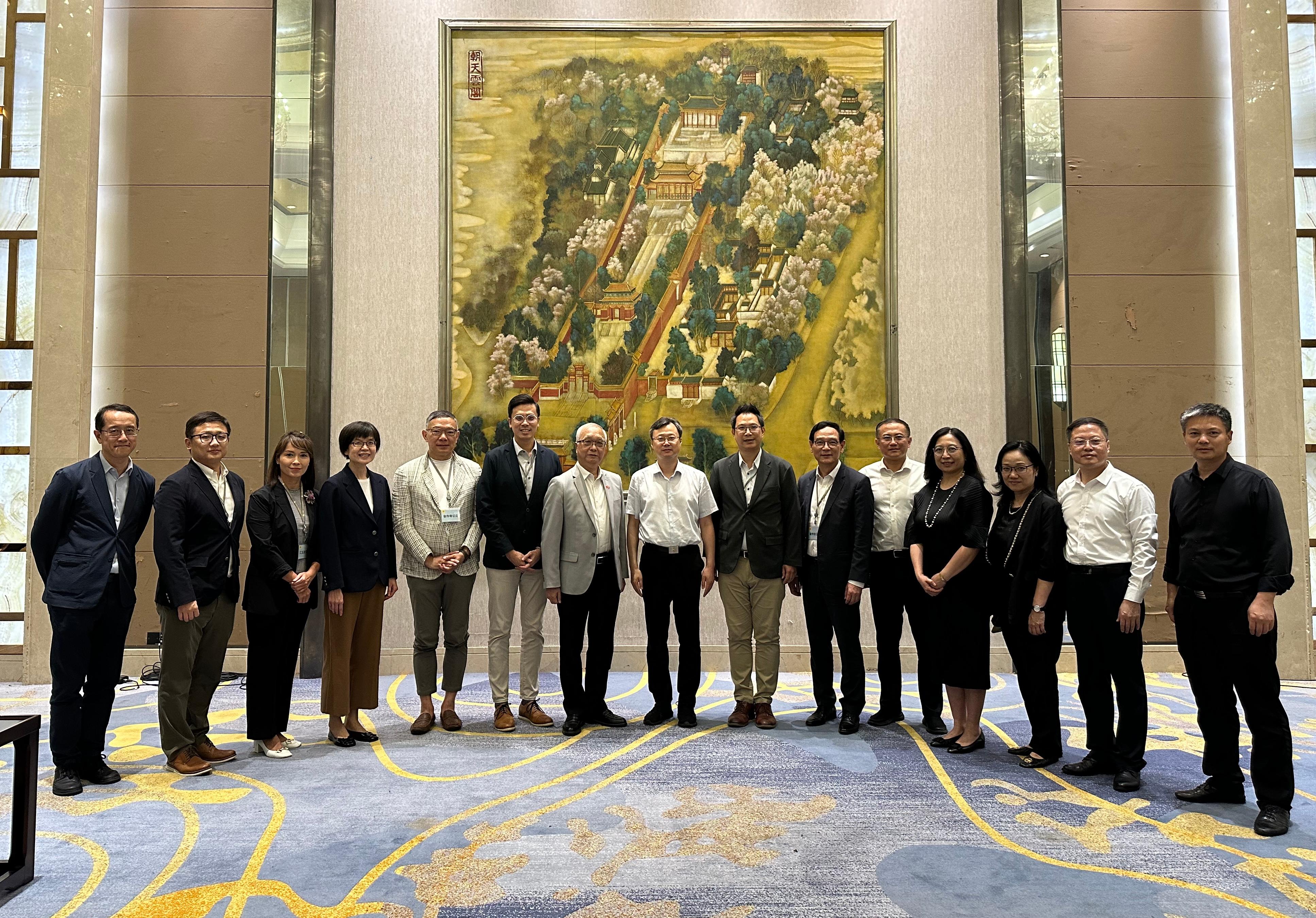 The Secretary for Environment and Ecology, Mr Tse Chin-wan, together with the Legislative Council Panel on Food Safety and Environmental Hygiene, visited the Nanjing Municipal People's Government today (August 21). Photos shows Mr Tse (seventh left); the Chairman of the Panel, Mr Yang Wing-kit (seventh right); the Permanent Secretary for Environment and Ecology (Food), Miss Vivian Lau (fourth left); the Director of Food and Environmental Hygiene, Ms Irene Young (fourth right); the Controller of the Centre for Food Safety, Dr Christine Wong (third right); the Deputy Director of Agriculture, Fisheries and Conservation, Mr Patrick Lai (first left), and members of the delegation with Deputy Mayor Mr Ji Teijun (centre).