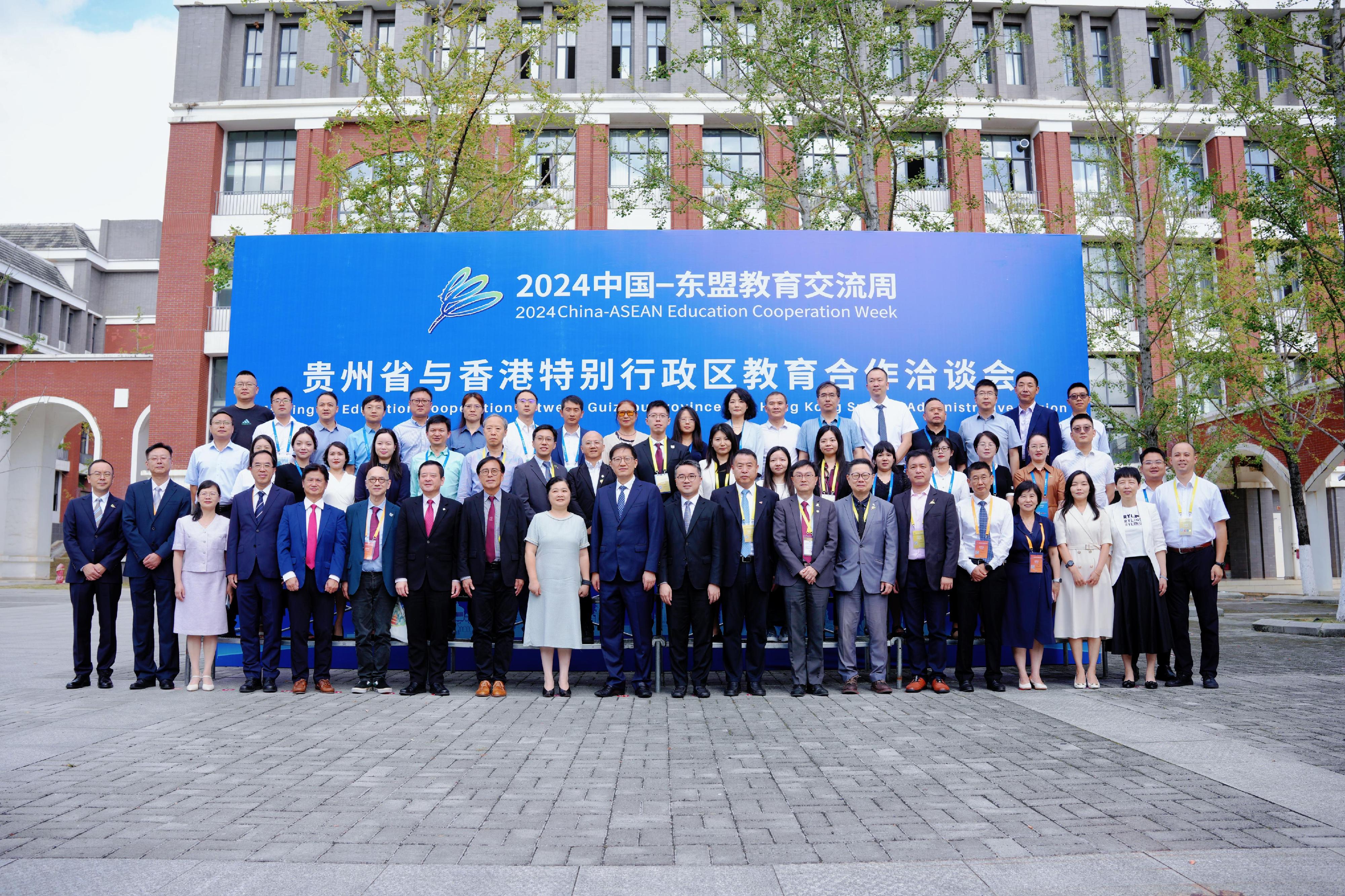 The Education Bureau of the Hong Kong Special Administrative Region Government and the Department of Education of Guizhou Province held a meeting on education co-operation in Guizhou today (August 22). Photo shows the Under Secretary for Education, Mr Sze Chun-fai (front row, 10th right), and the Director-General of the Department of Education of Guizhou Province, Dr Zou Lianke (front row, 10th left), with other guests after the meeting.