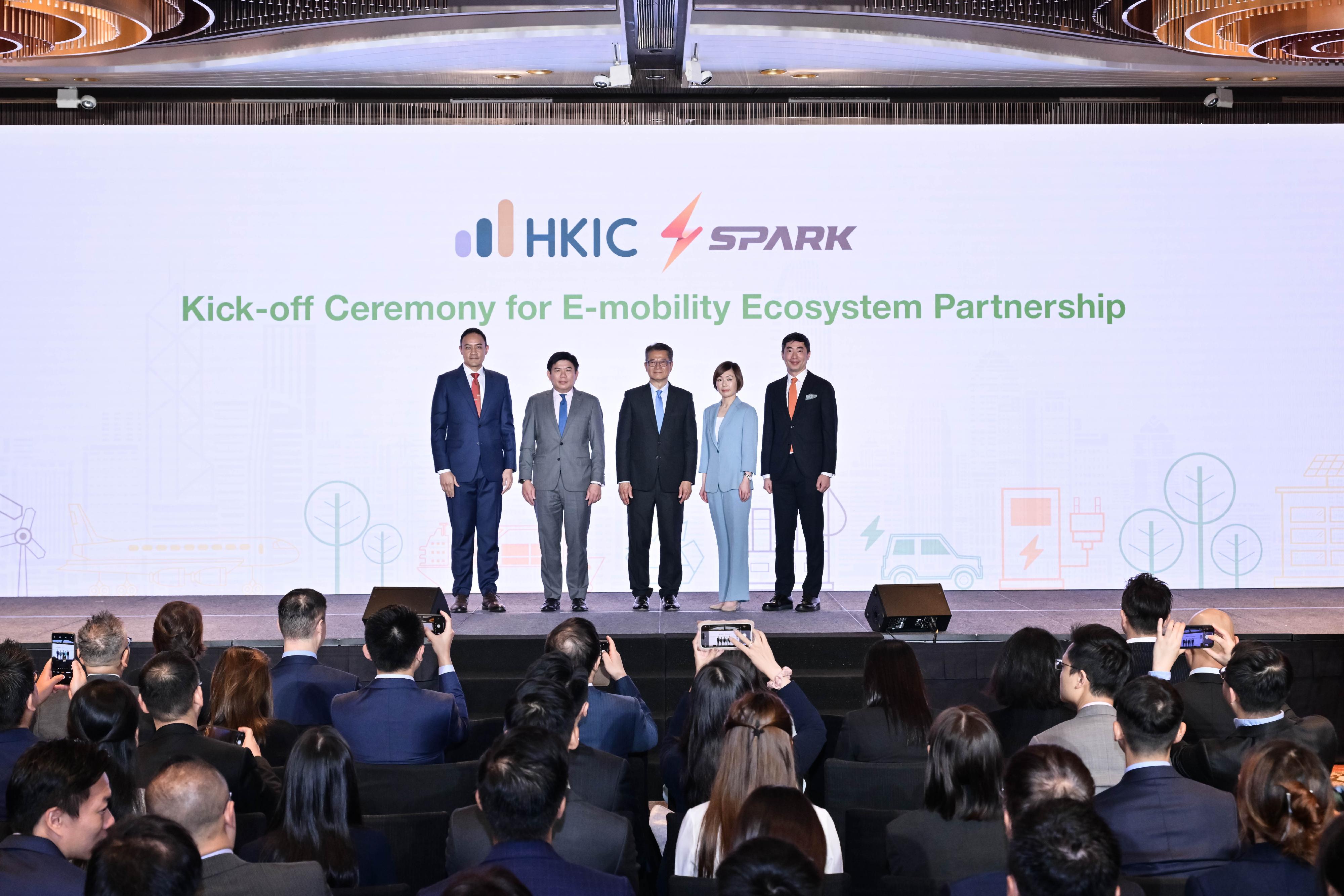 The Financial Secretary, Mr Paul Chan, attended the Kick-off Ceremony for E-mobility Ecosystem Partnership co-hosted by the Hong Kong Investment Corporation Limited (HKIC) and Spark today (August 22). Photo shows (from left) the Chief Operating Officer of Spark, Mr Voravee Plookcharoen; the Consul-General of Thailand in Hong Kong, Mr Chaturont Chaiyakam; Mr Chan; the Chief Executive Officer of the HKIC, Ms Clara Chan; and the Chief Executive Officer of Spark, Mr Vincent Yip, at the kick-off ceremony.