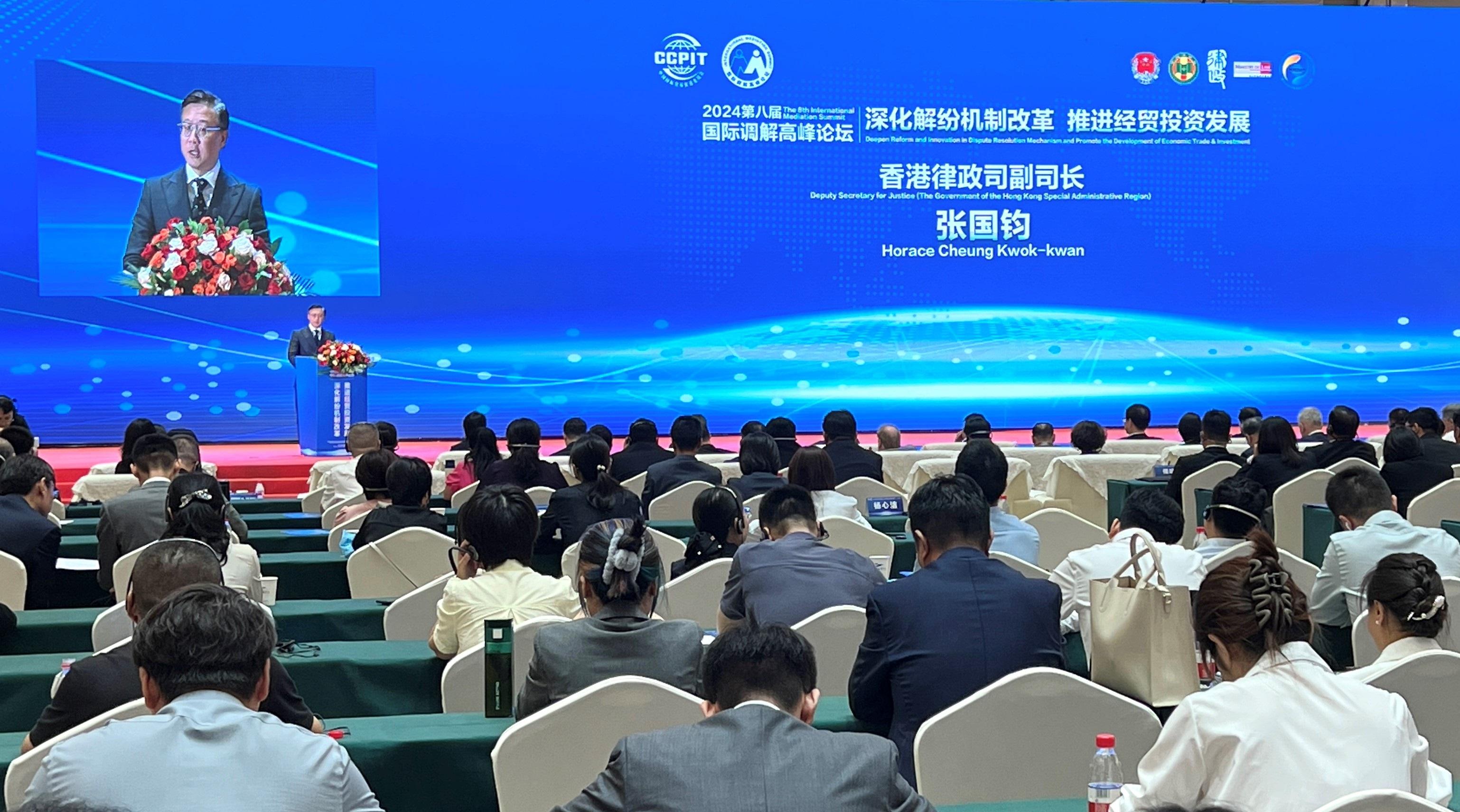 The Deputy Secretary for Justice, Mr Cheung Kwok-kwan, attended the 8th International Mediation Summit in Urumqi, Xinjiang, today (August 22). Photo shows Mr Cheung speaking at the opening ceremony of the summit.
