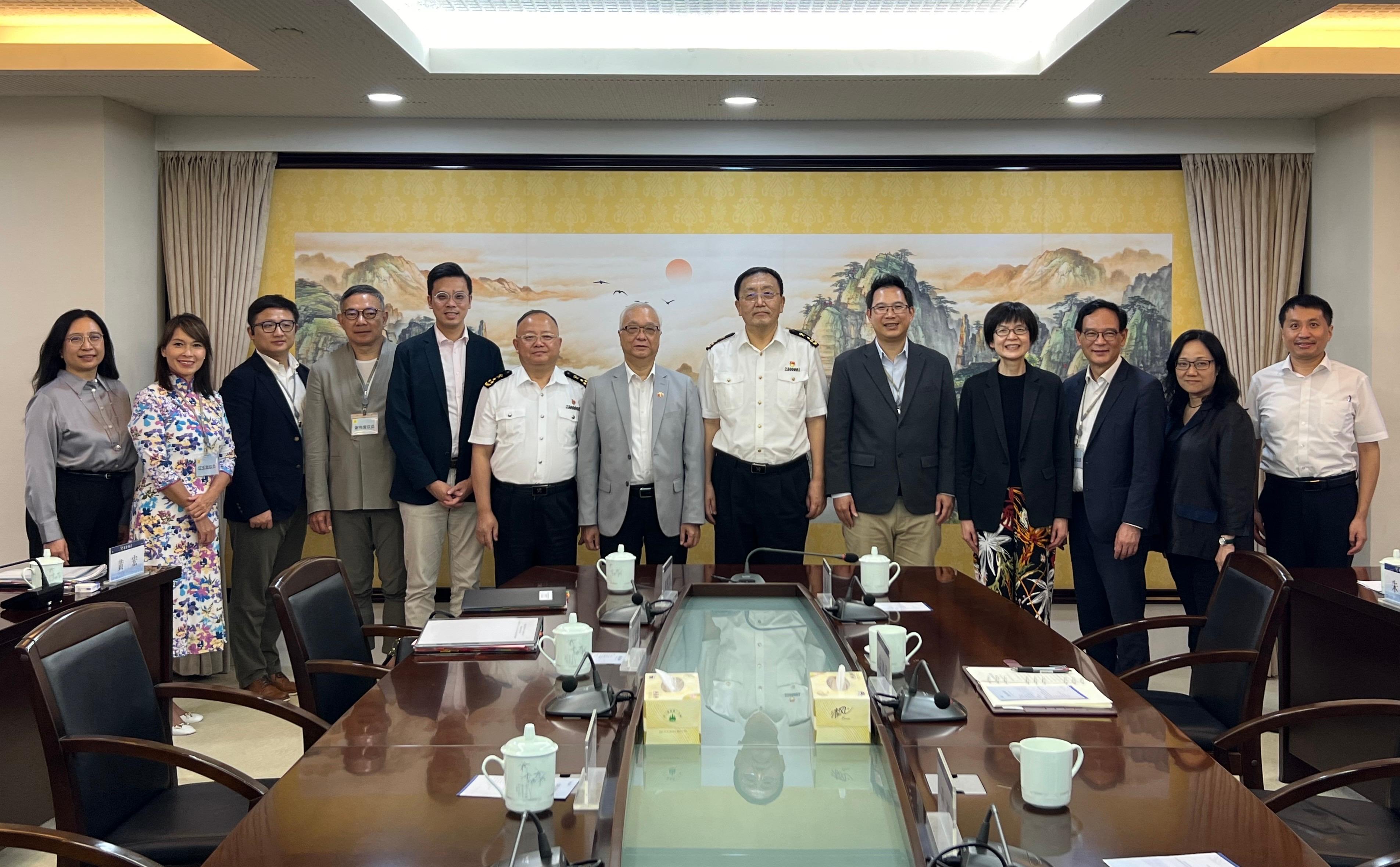 The Secretary for Environment and Ecology, Mr Tse Chin-wan, together with the Legislative Council Panel on Food Safety and Environmental Hygiene, paid a courtesy call on the Nanjing Customs District today (August 22) to exchange experiences and views on matters related to food safety. Photo shows Mr Tse (seventh left); the Chairman of the Panel, Mr Yang Wing-kit (fifth right); the Permanent Secretary for Environment and Ecology (Food), Miss Vivian Lau (fourth right); the Director of Food and Environmental Hygiene, Ms Irene Young (first left); the Controller of the Centre for Food Safety, Dr Christine Wong (second left), and members of the delegation with the Commissioner of Nanjing Customs, Mr Xin Jianmin (sixth right) and Deputy Commissioner Mr Jiang Yuan (sixth left).