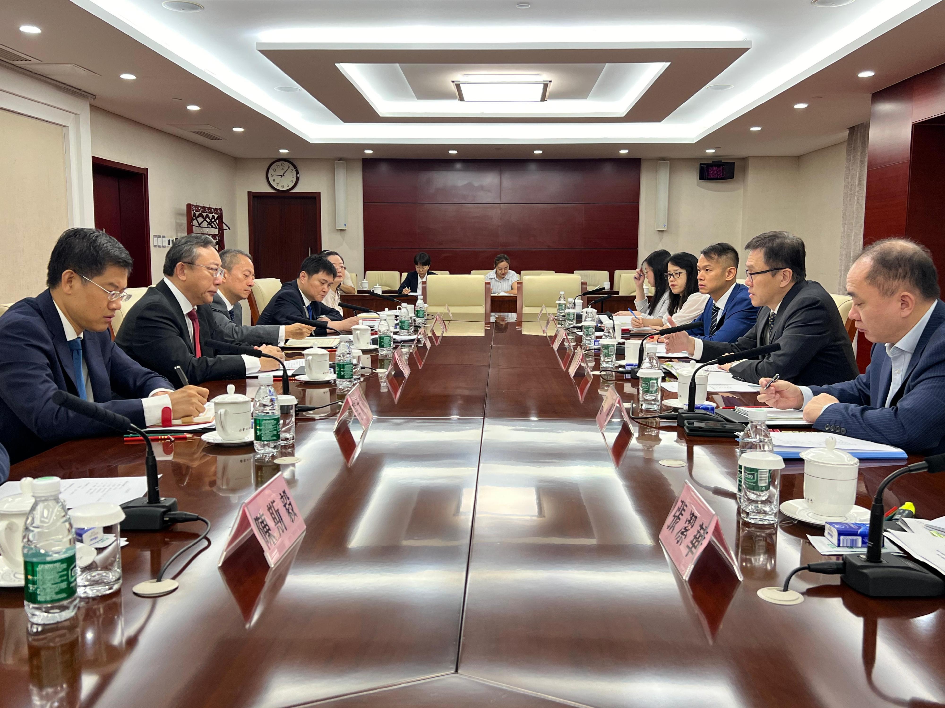 The Secretary for Innovation, Technology and Industry, Professor Sun Dong (second right), visited the National Health Commission in Beijing today (August 22) and briefed Vice-Minister Mr Cao Xuetao (second left) on Hong Kong's latest situation on promoting the scientific research and industry development of life and health technology. He also introduced the overall planning and development direction of the Hong Kong Park of Hetao Shenzhen-Hong Kong Science and Technology Innovation Co-operation Zone. The Commissioner for Industry (Innovation and Technology), Dr Ge Ming (first right), also joined the meeting.